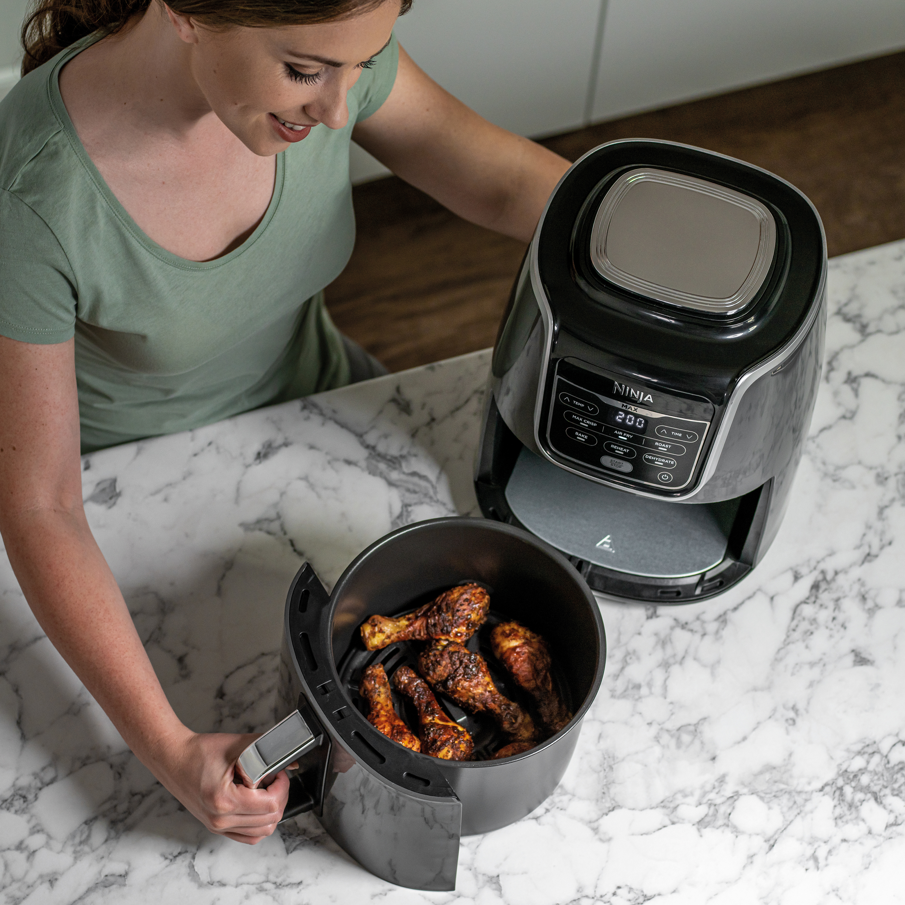 Voir la diapositive 10 : NINJA Friteuse électrique sans huile à air chaud AF160EU - Noir