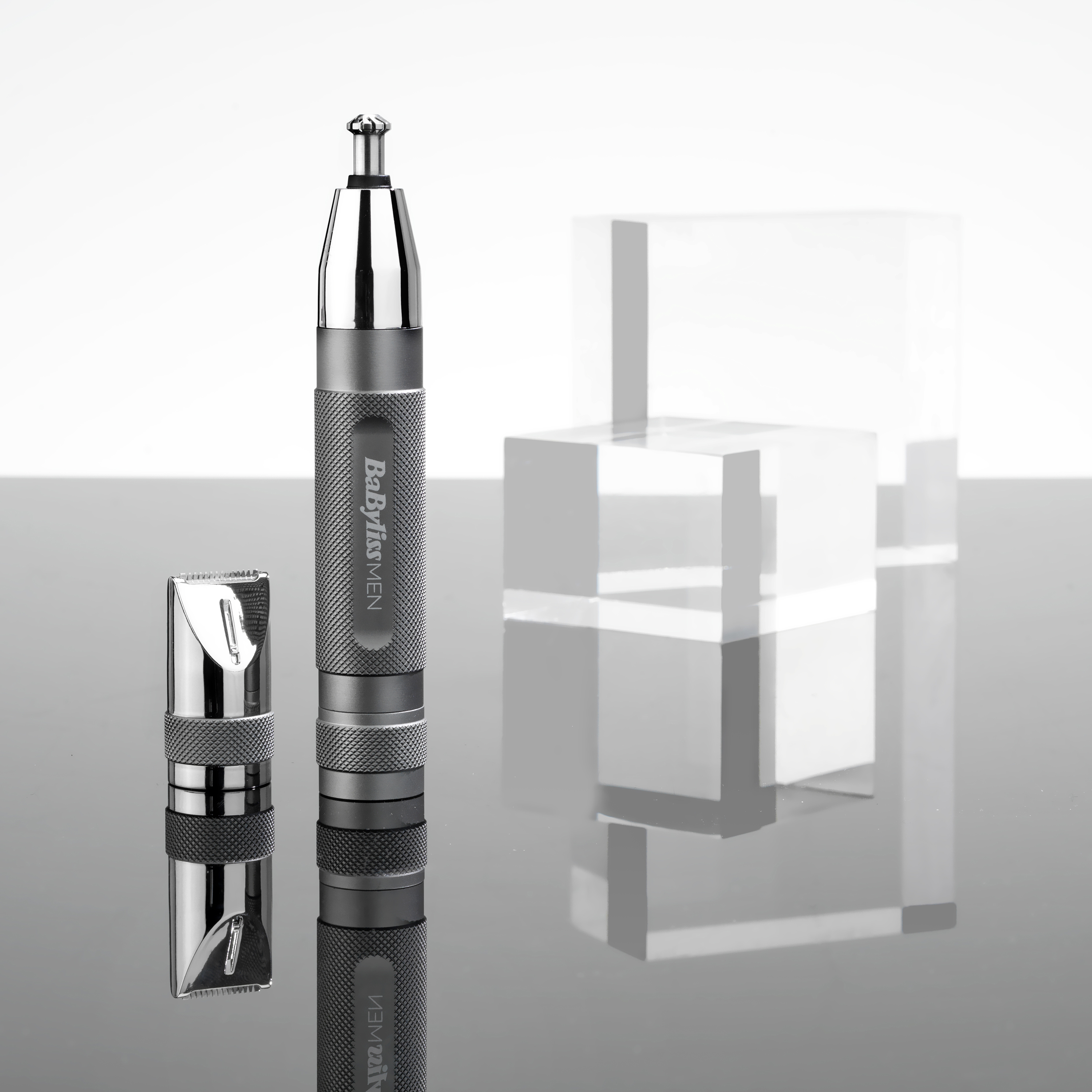 Voir la diapositive 4 : BABYLISS Tondeuse nez oreilles et sourcils E116E - Gris