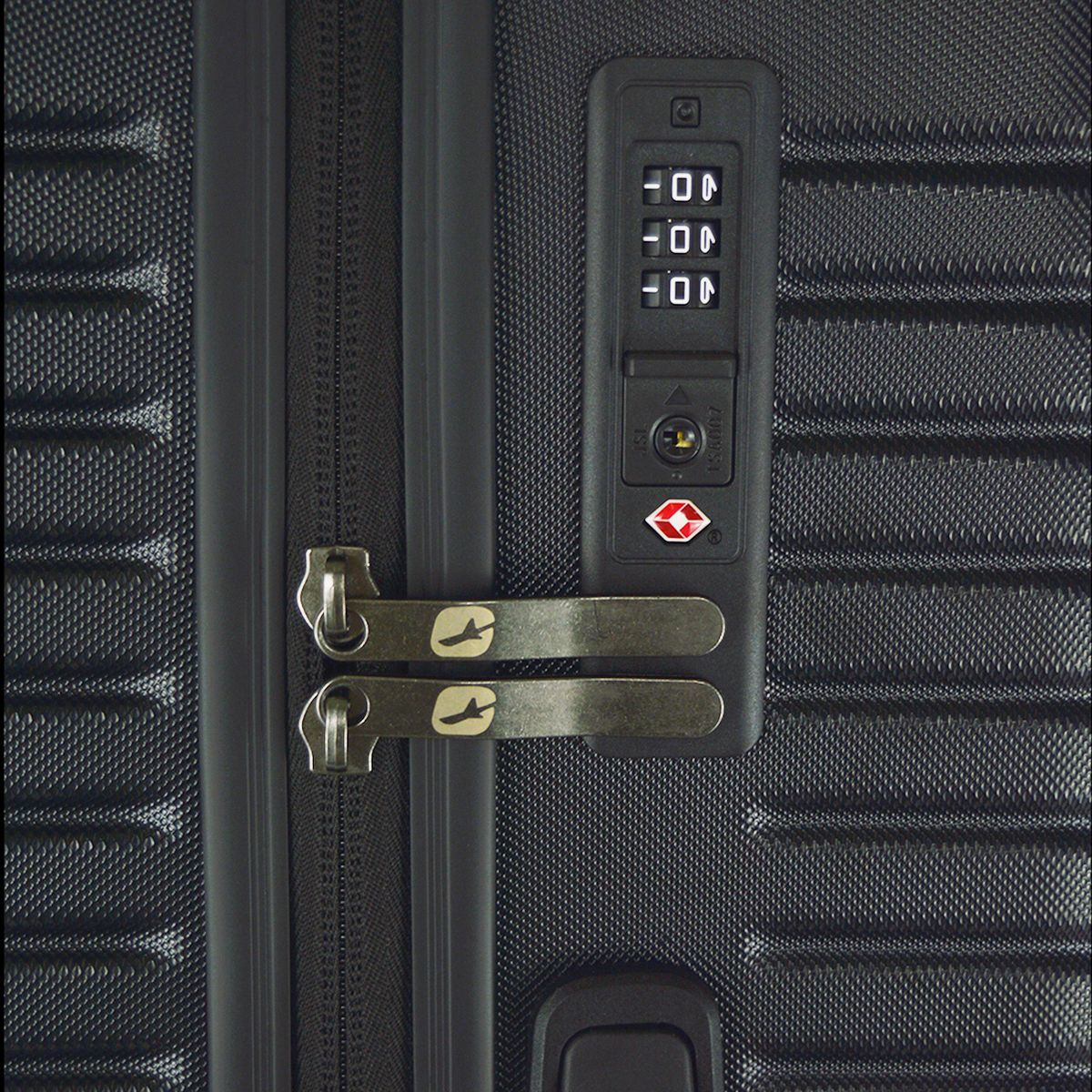 AIRPORT Valise rigide noire Xtrip 66x44x25cm