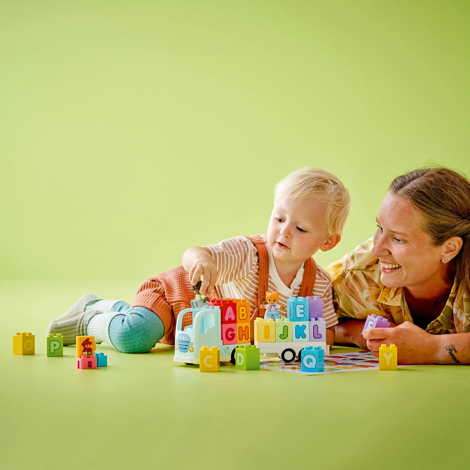 Voir la diapositive 6 : LEGO LEGO DUPLO Ma Ville 10421 Le Camion de l'Alphabet - Jouet Éducatif Montessori dès 2 ans
