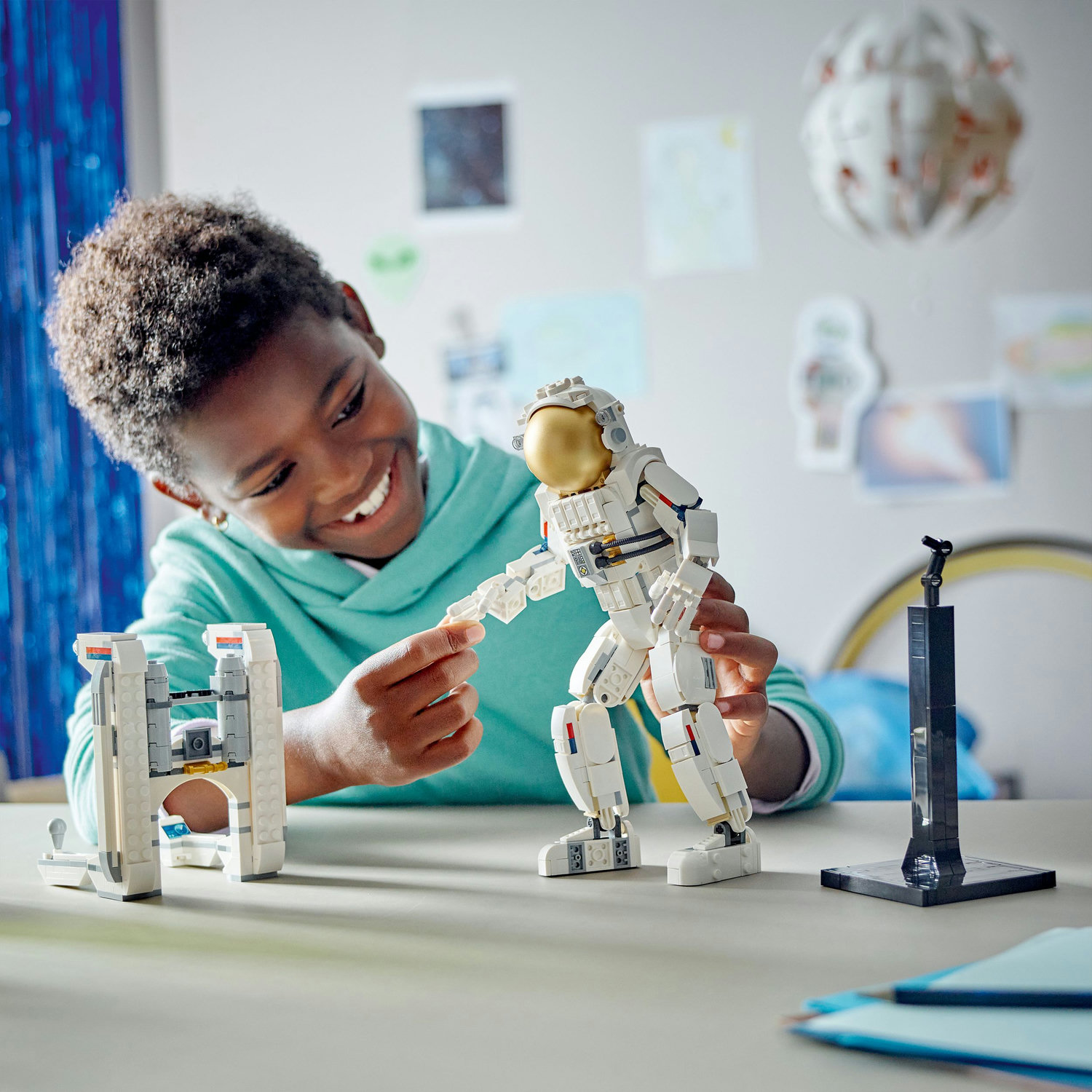 Voir la diapositive 7 : LEGO LEGO Creator 3en1  31152 L’Astronaute dans l’Espace, Jouet de Construction avec Chien et Navette Spatiale, Décoration
