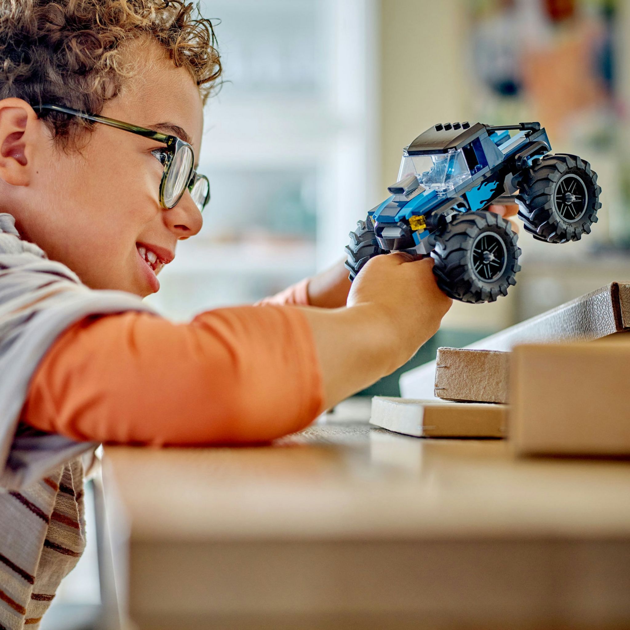 Voir la diapositive 7 : LEGO City 60402 Le Monster Truck Bleu, Jouet Camion Tout-Terrain et Minifigurine de Conducteur, Cadeau Enfants