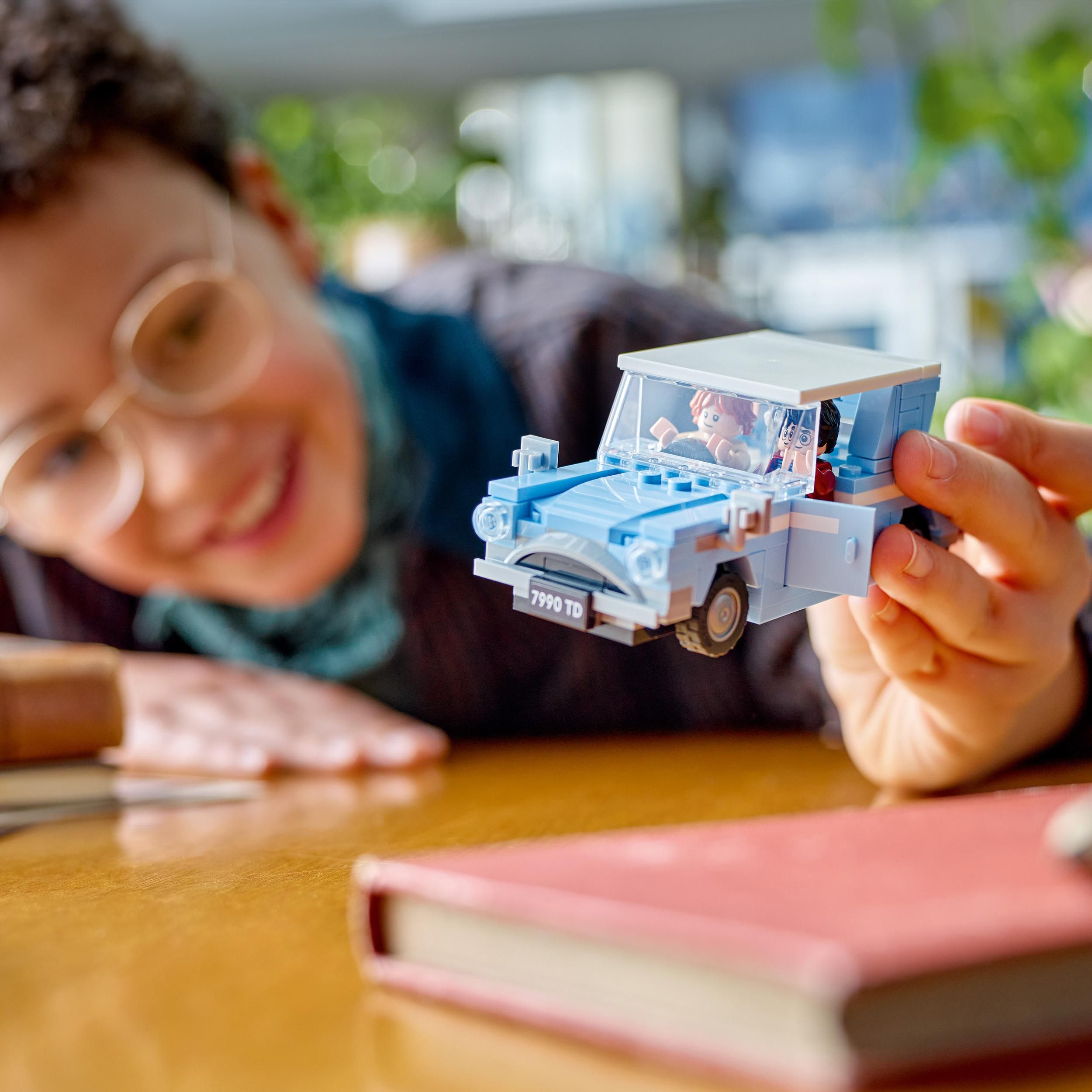 Voir la diapositive 6 : LEGO LEGO Harry Potter 76424 La Ford Anglia Volante, Jouet pour Enfants, Voiture à Construire