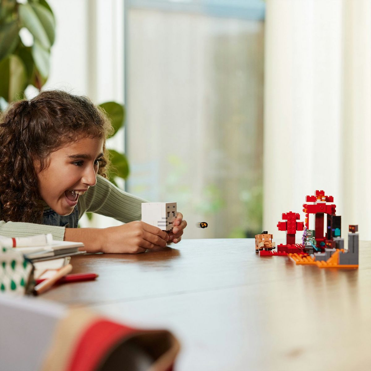 LEGO Minecraft 21255 L'Embuscade au Portail du Nether, Jouet avec Scènes de Bataille et Minifigurines, Figurine Hoglin