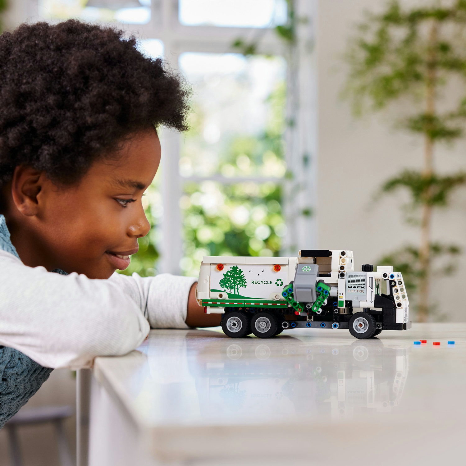 Voir la diapositive 7 : LEGO LEGO 42167 Technic Mack LR Electric Camion Poubelle, Jouet de Camion Électrique, Véhicule de Recyclage