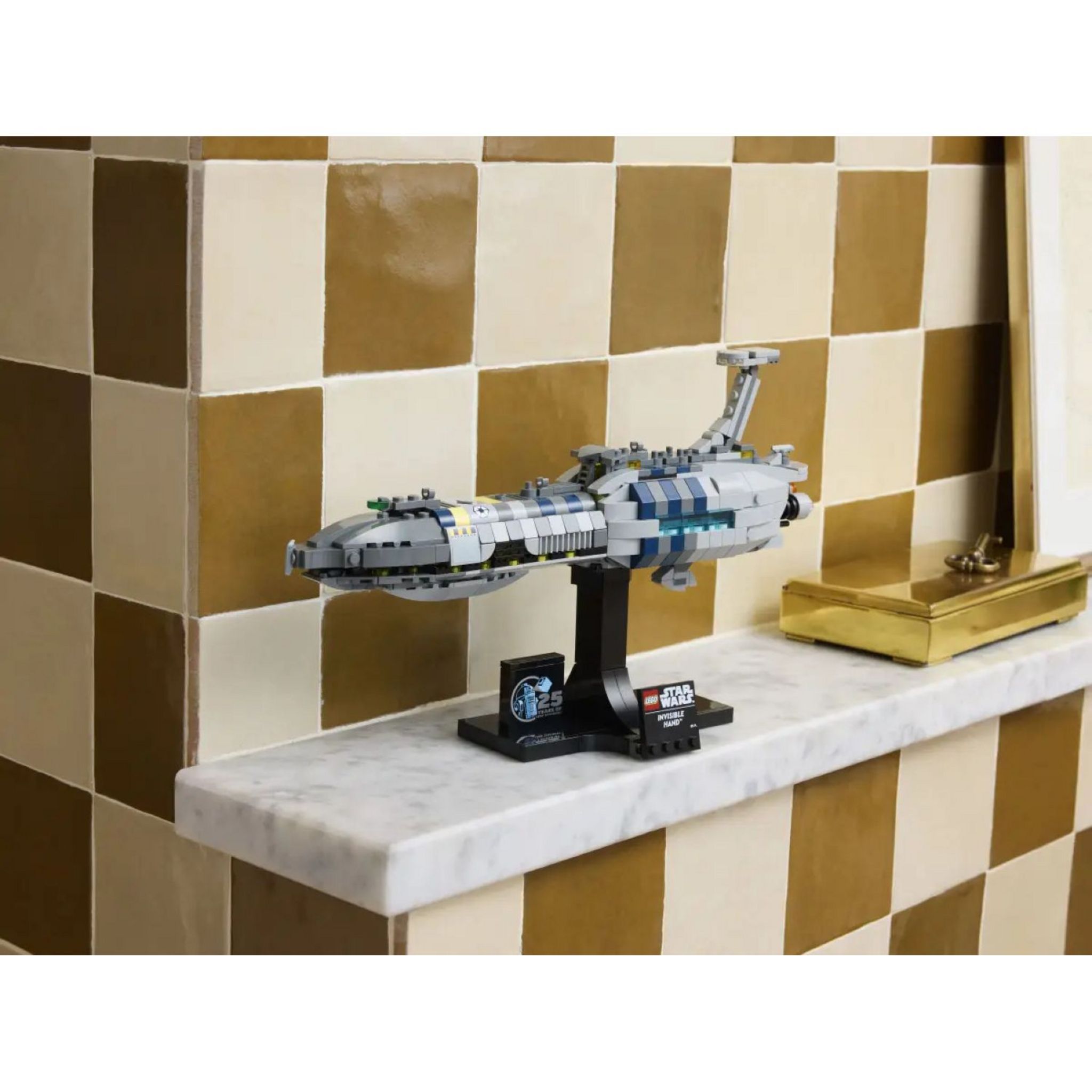Voir la diapositive 6 : LEGO LEGO Star Wars 75377 La Main Invisible, Set de Construction avec Vaisseau Spatial