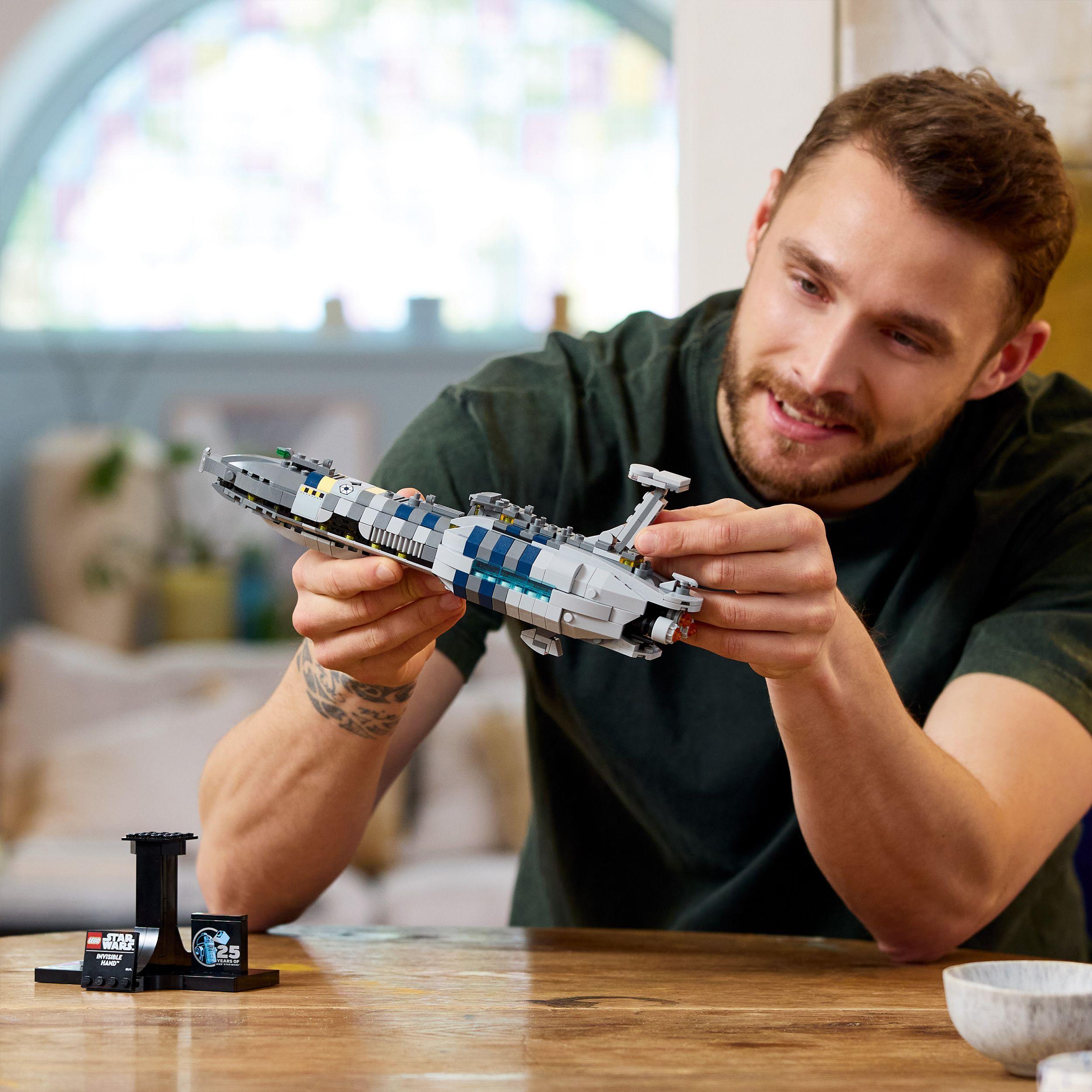 Voir la diapositive 7 : LEGO LEGO Star Wars 75377 La Main Invisible, Set de Construction avec Vaisseau Spatial