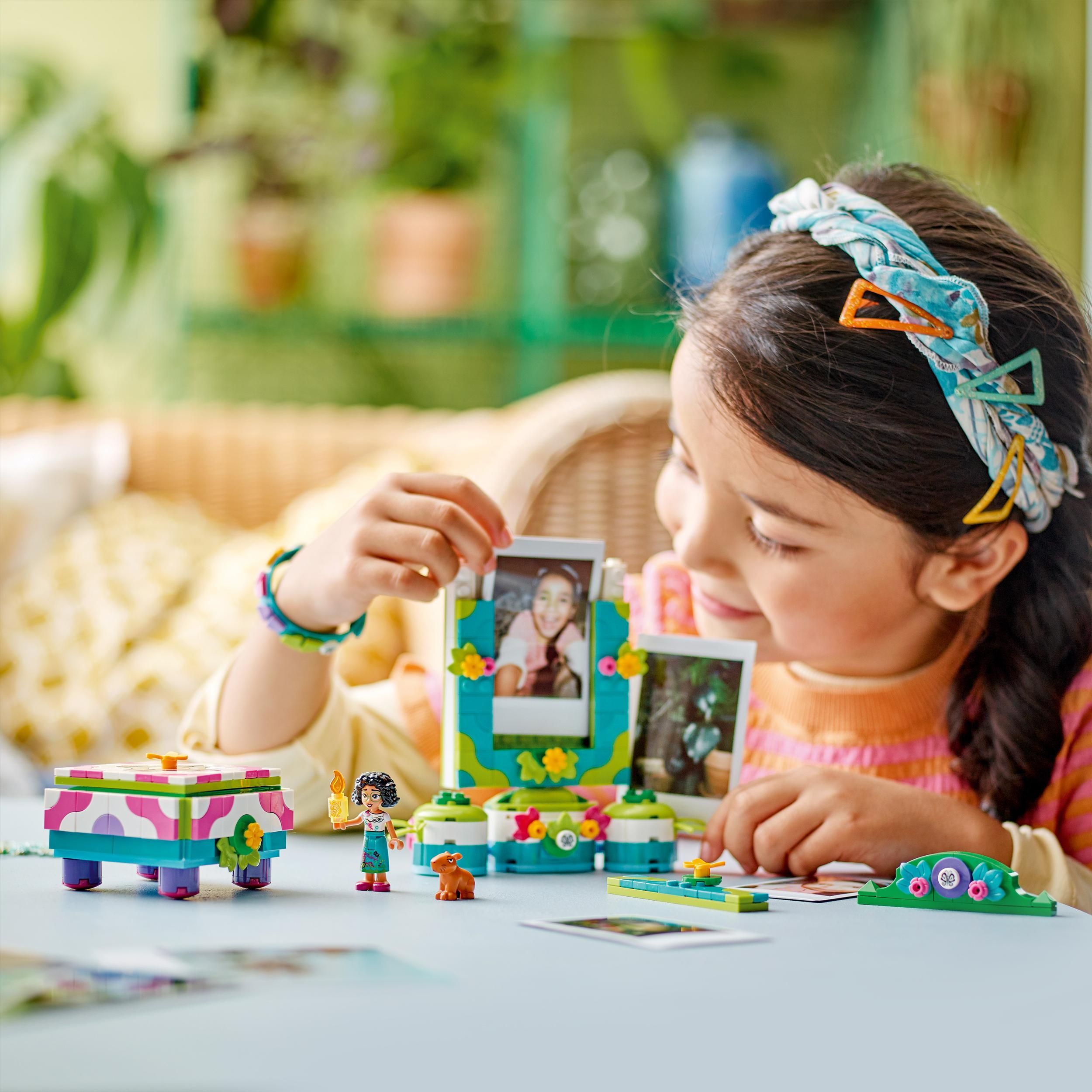 Voir la diapositive 7 : LEGO LEGO Disney Encanto 43239 Le Cadre Photo et la Boîte à Bijoux de Mirabel, Jouet Créatif