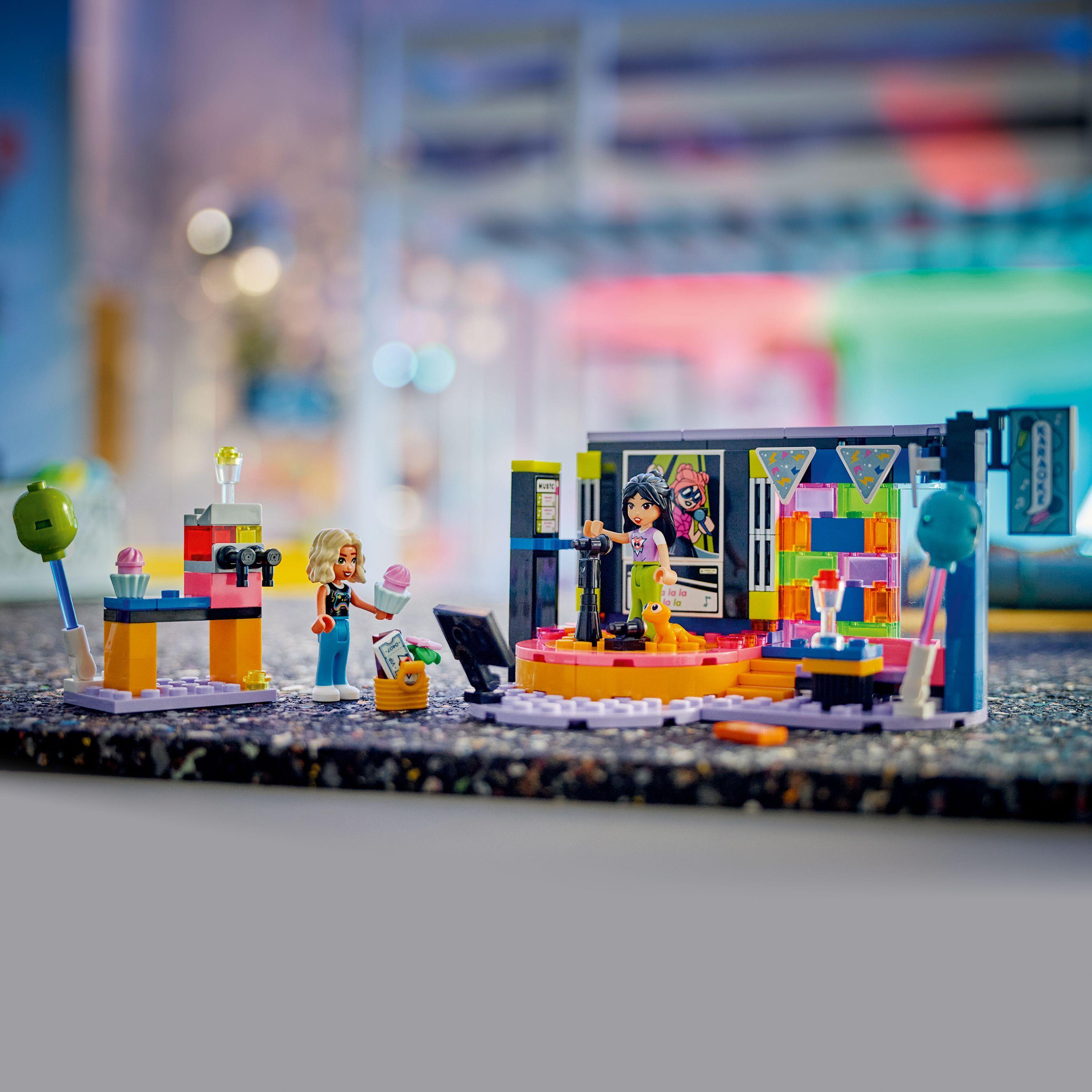 Voir la diapositive 3 : LEGO Friends 42610 Le Karaoké, Jouet Musical avec Poupées et Figurines Liann et Nova et un Gecko
