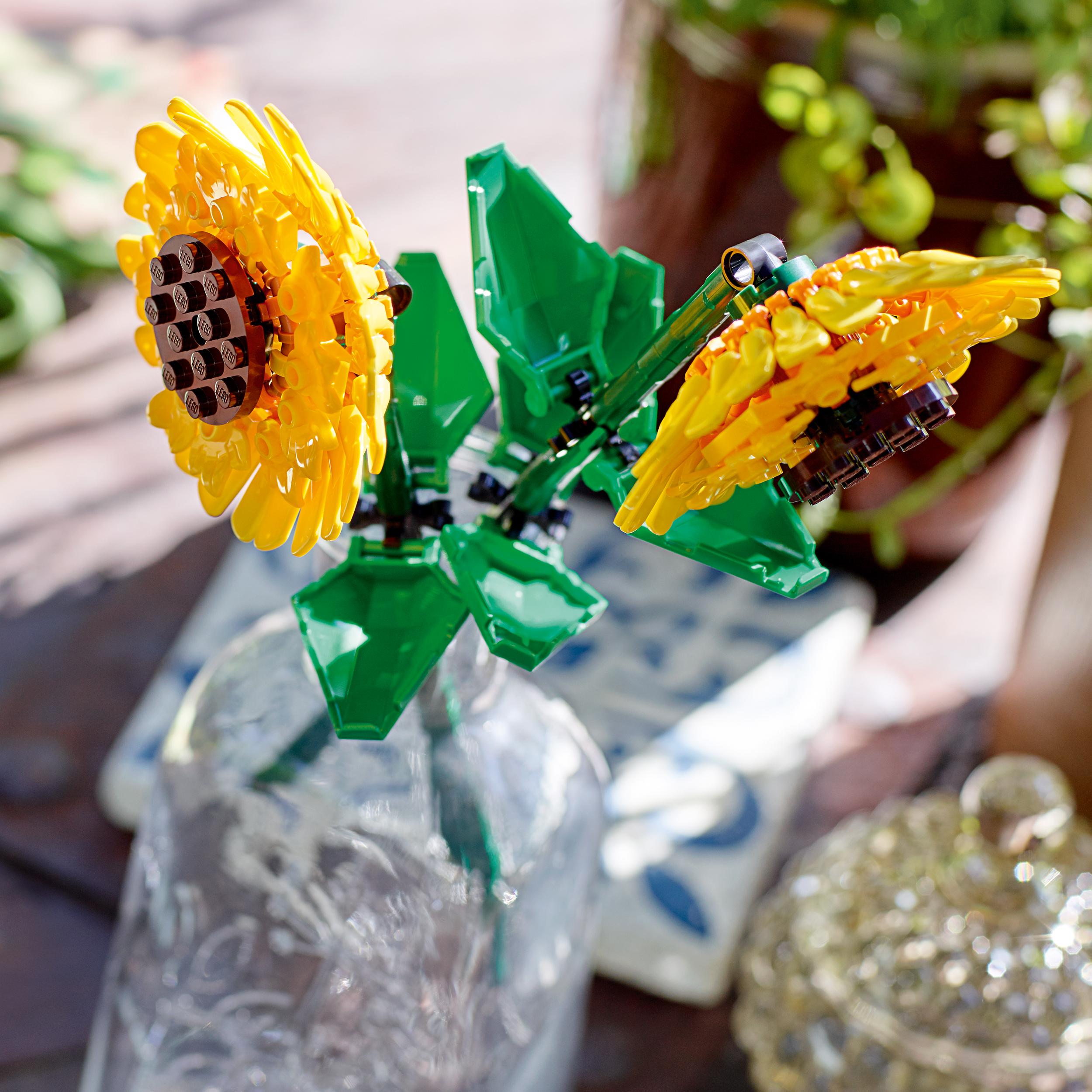Voir la diapositive 6 : LEGO LEGO Botanicals 40524 Tournesols - Jeu de Construction de Fleurs Artificielles dès 8 ans