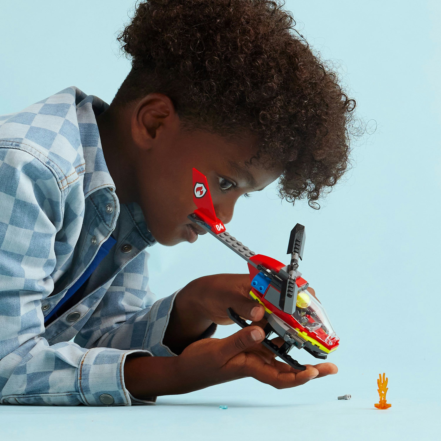 Voir la diapositive 7 : LEGO LEGO 60411 City L’Hélicoptère de Secours des Pompiers, Jouet avec Minifigurines de Pilote Pompier, Cadeau pour Enfants