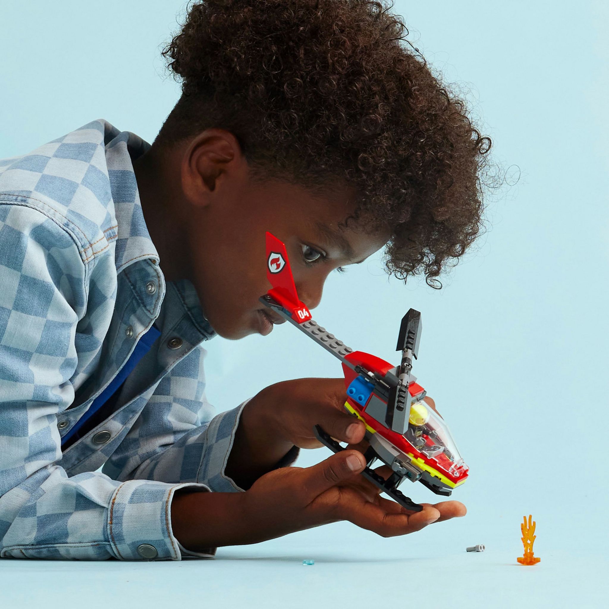 Voir la diapositive 7 : LEGO City 60411 L'Hélicoptère de Secours des Pompiers, Jouet avec Minifigurines de Pilote Pompier, Cadeau pour Enfants