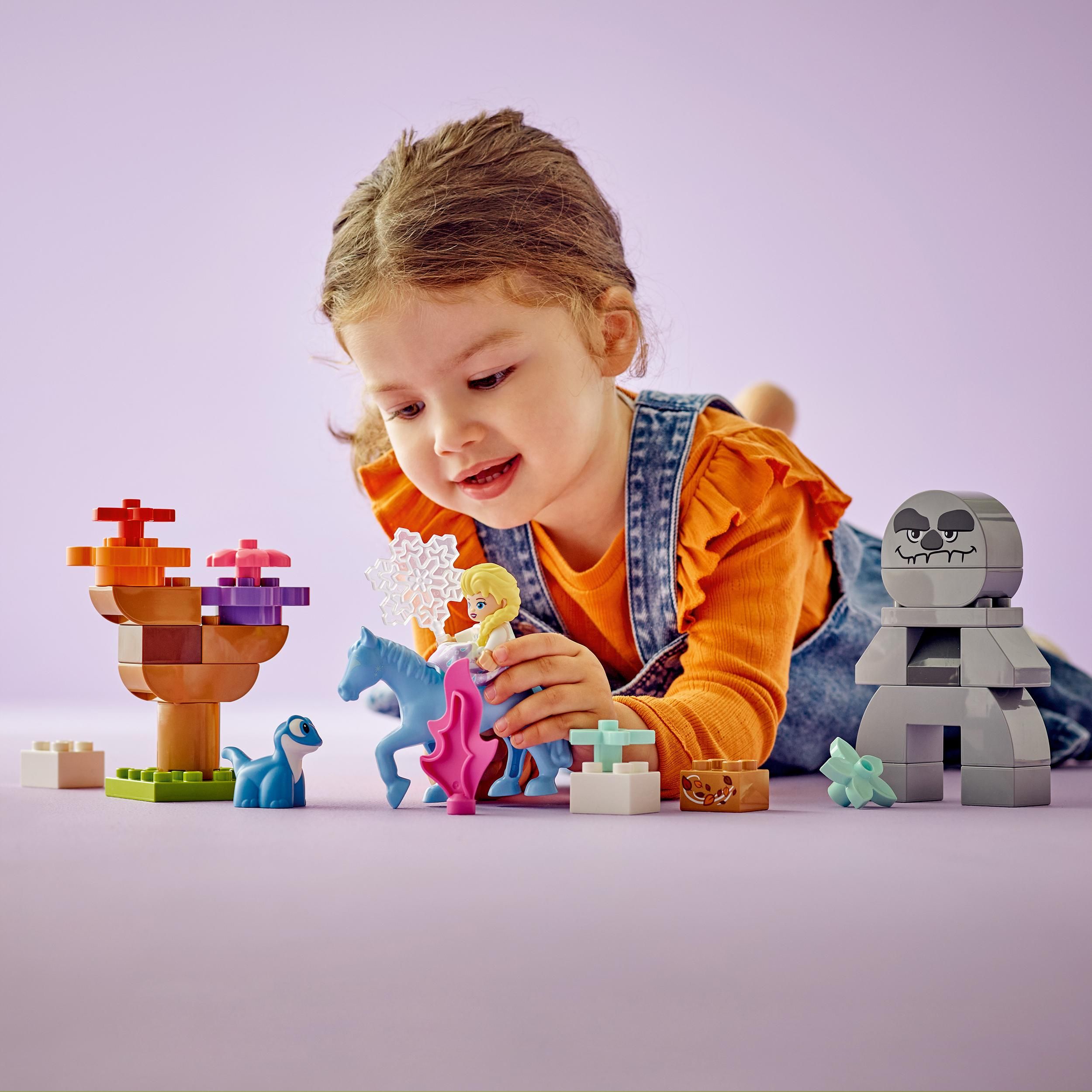 Voir la diapositive 7 : LEGO DUPLO 10418 - Elsa et Bruni dans la forêt enchanté Disney Reine des Neiges