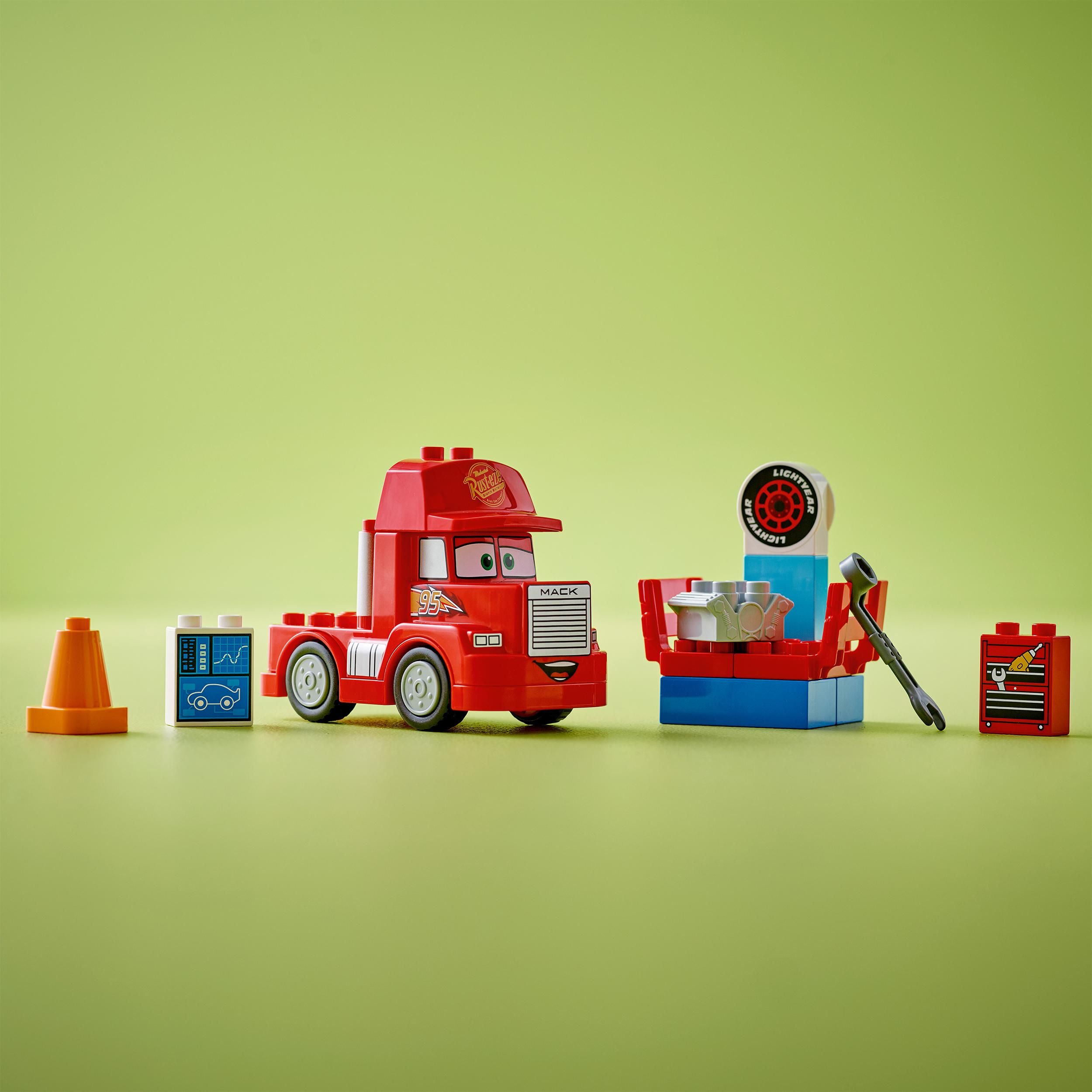Voir la diapositive 6 : LEGO DUPLO 10417 - Mack at The Race