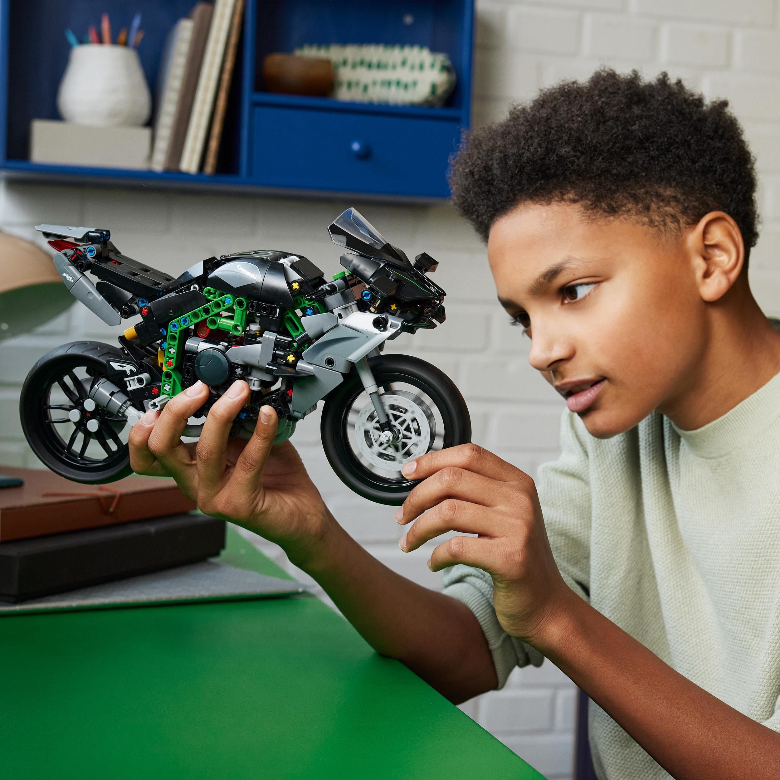 Voir la diapositive 7 : LEGO LEGO Technic 42170 La Moto Kawasaki Ninja H2R, Idée Cadeau pour Enfants, Jouet Créatif