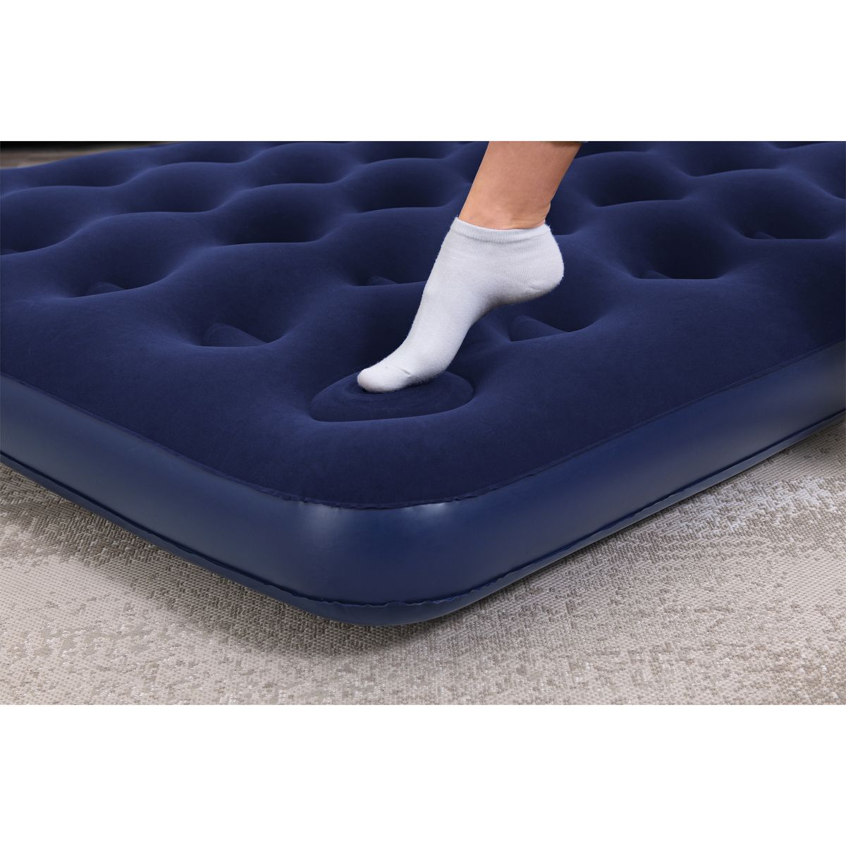 BESTWAY Matelas gonflable avec pompe à pied intégrée 2 places 191 m x 137 x 22 cm - Bleu