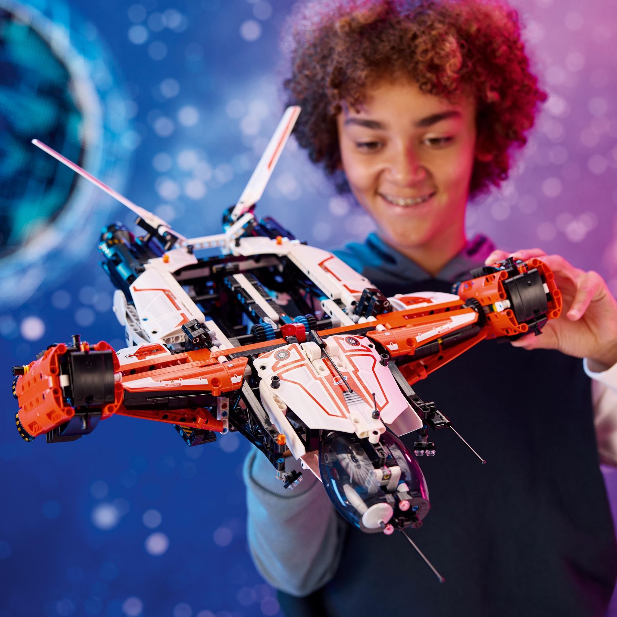 Voir la diapositive 7 : LEGO LEGO Technic 42181 Le Vaisseau Spatial Cargo VTOL LT81, Jouet de Construction de l'Espace