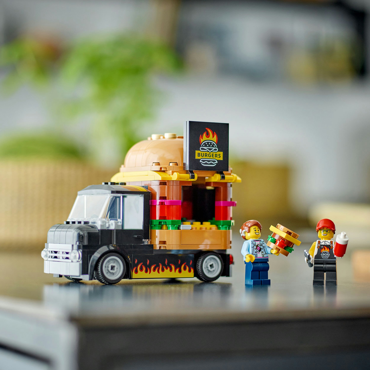Voir la diapositive 6 : LEGO LEGO 60404 City Le Food-truck de Burgers, Jouet de Camionnette, Jeu Imaginatif avec Camionnette et Minifigurines