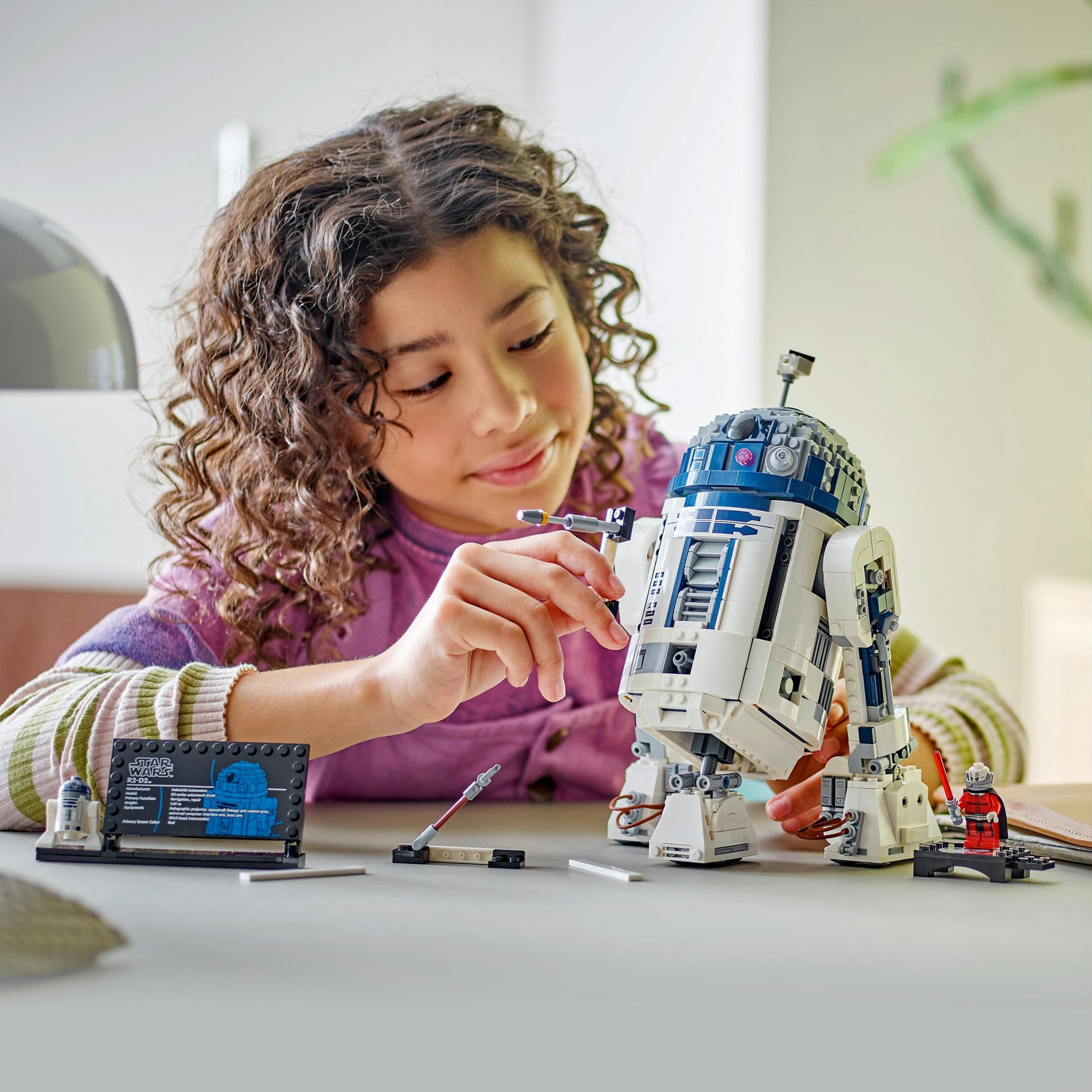 Voir la diapositive 7 : LEGO LEGO Star Wars 75379 R2-D2 - Jouet Droïde à Construire - Cadeau Enfants - Jeu de Combat