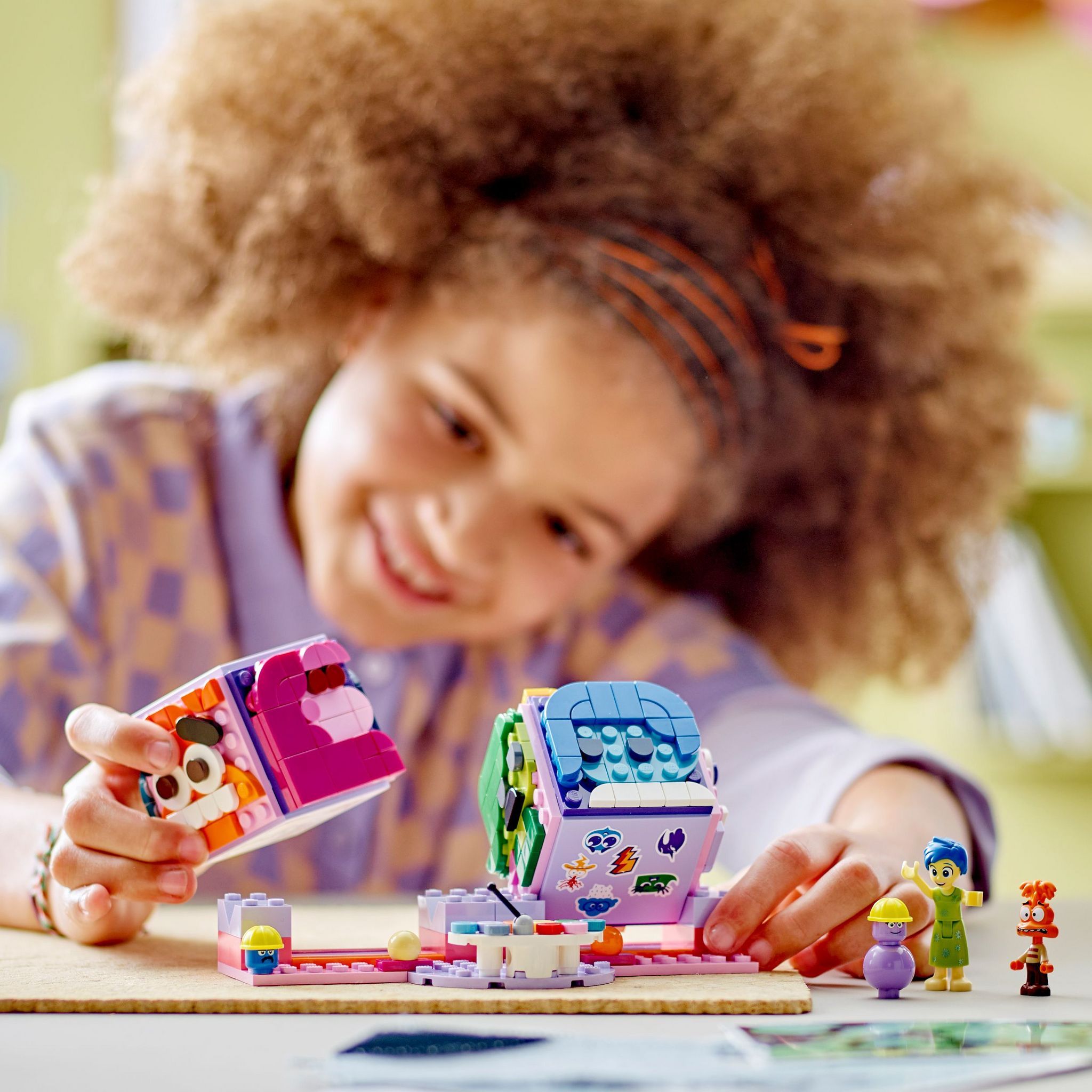 Voir la diapositive 7 : LEGO Disney 43248 - Les Cubes des Émotions Vice-Versa 2 de Pixar - Set de Construction Inspiré du Film Pour Aider Votre Enfant à Gérer ses Émotions Comme les Personnages Joie et Anxiété 43248