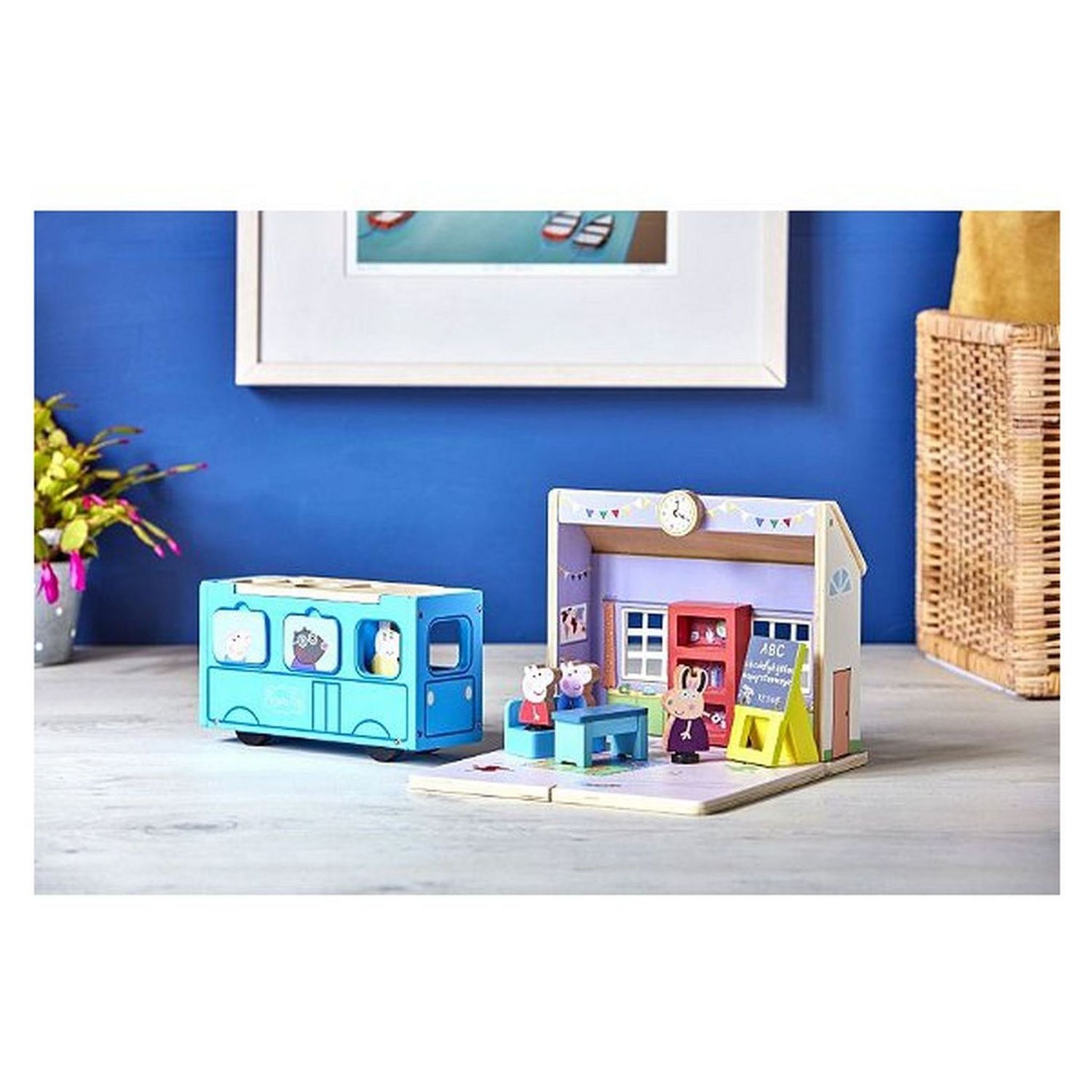 Voir la diapositive 3 : HASBRO Bus d'école Peppa Pig en bois