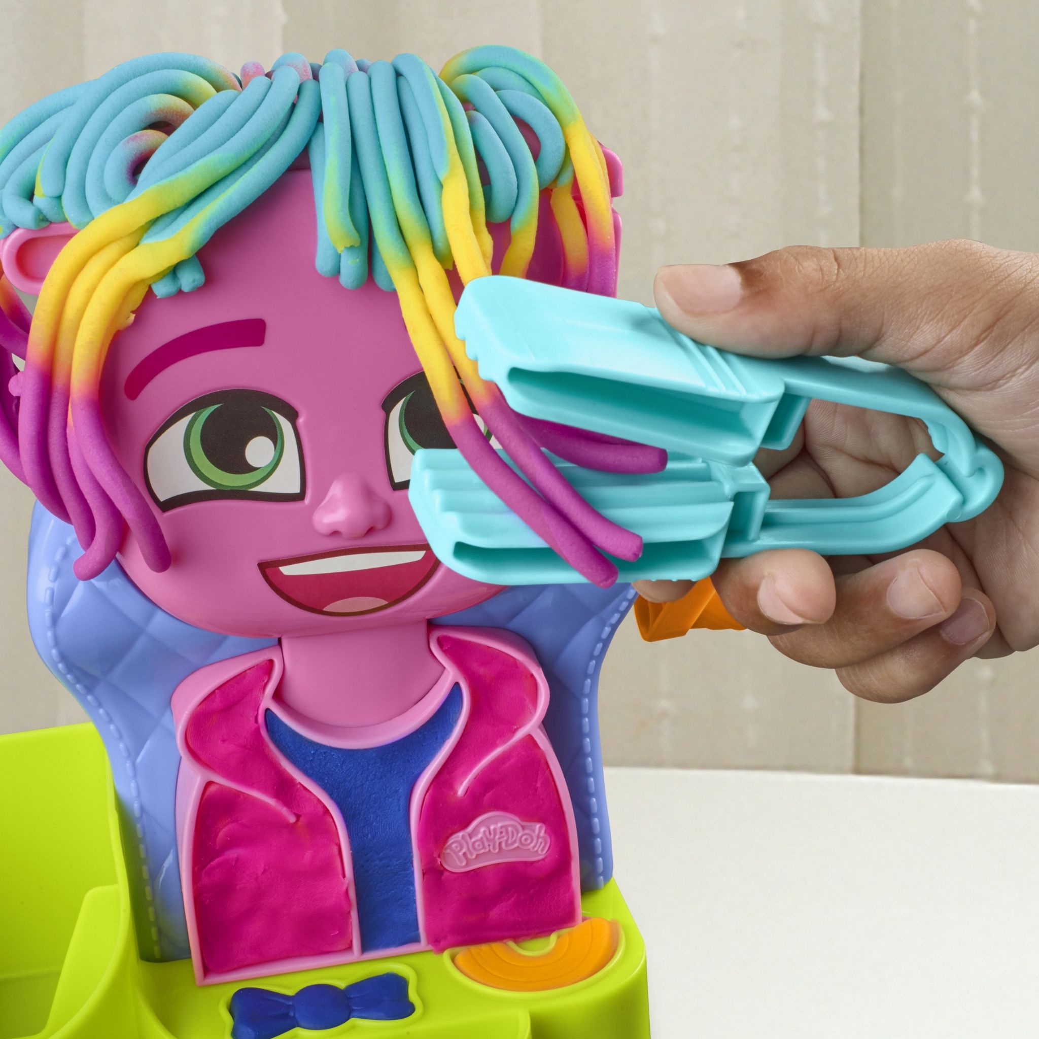 Voir la diapositive 10 : HASBRO Pâte à modeler Salon de coiffure