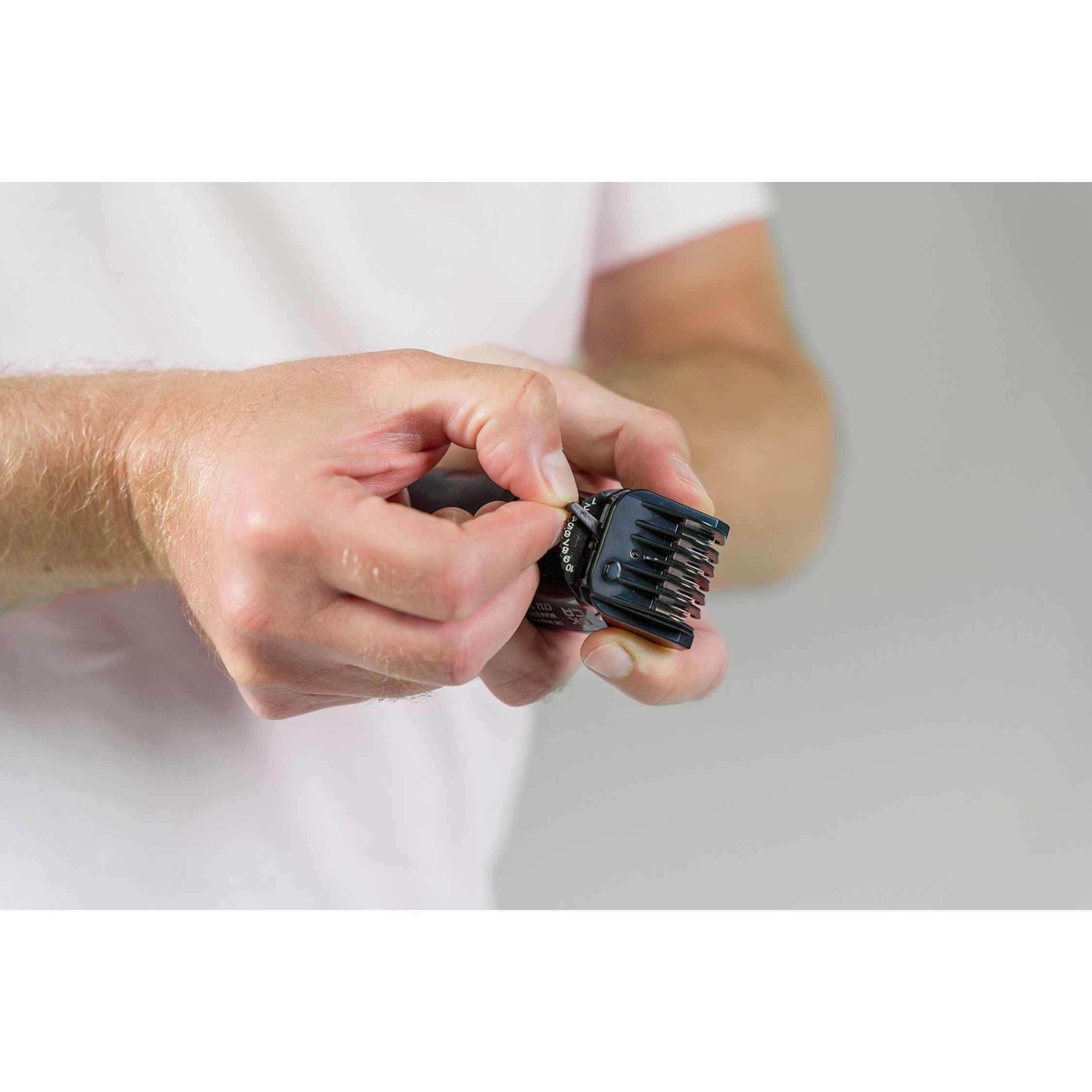 Voir la diapositive 13 : WAHL Tondeuse barbe 09893.0440 - Noir