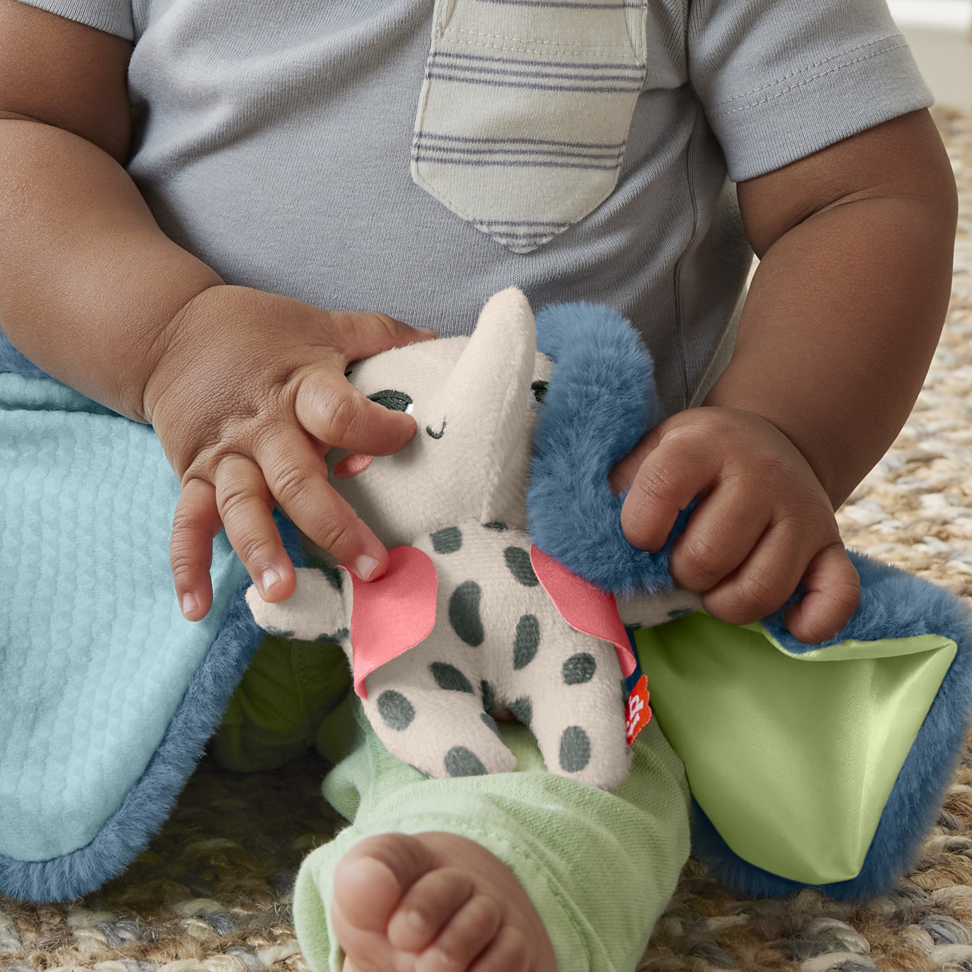 Voir la diapositive 14 : MATTEL Tembo, mon doudou Éléphant