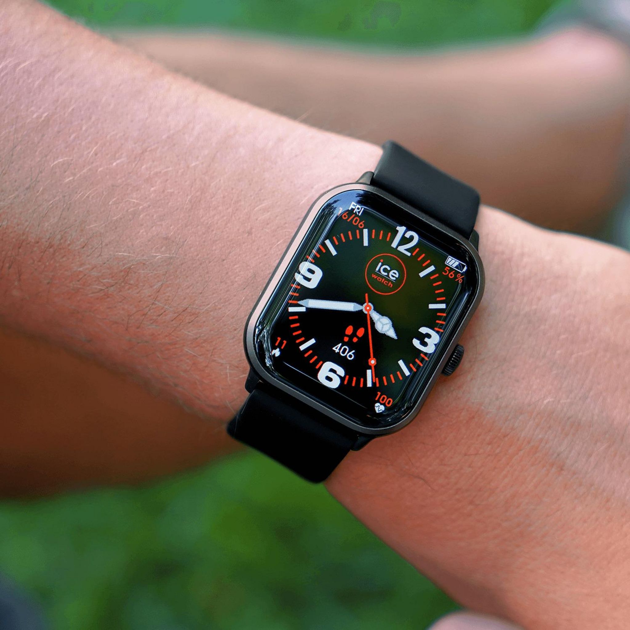 Voir la diapositive 8 : ICE-WATCH Montre connectée Ice Smart - Noir et bleu