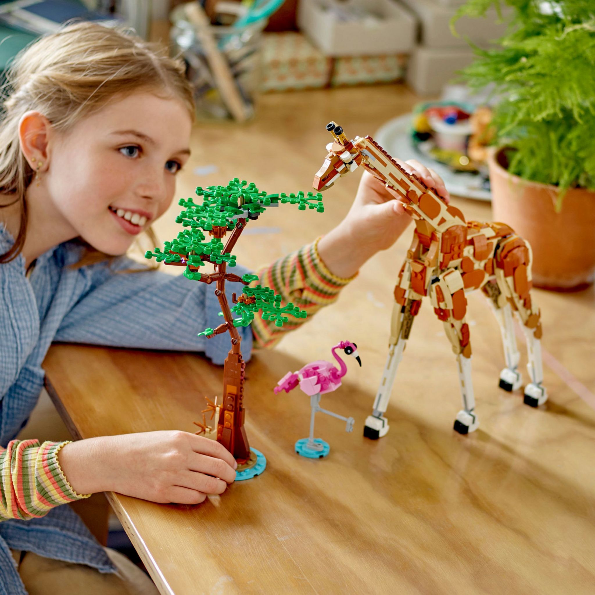 Voir la diapositive 7 : LEGO Creator 3en1 31150 Les Animaux Sauvages du Safari, Jouet avec Figurines d'Animaux, Girafe, Gazelles et Lion