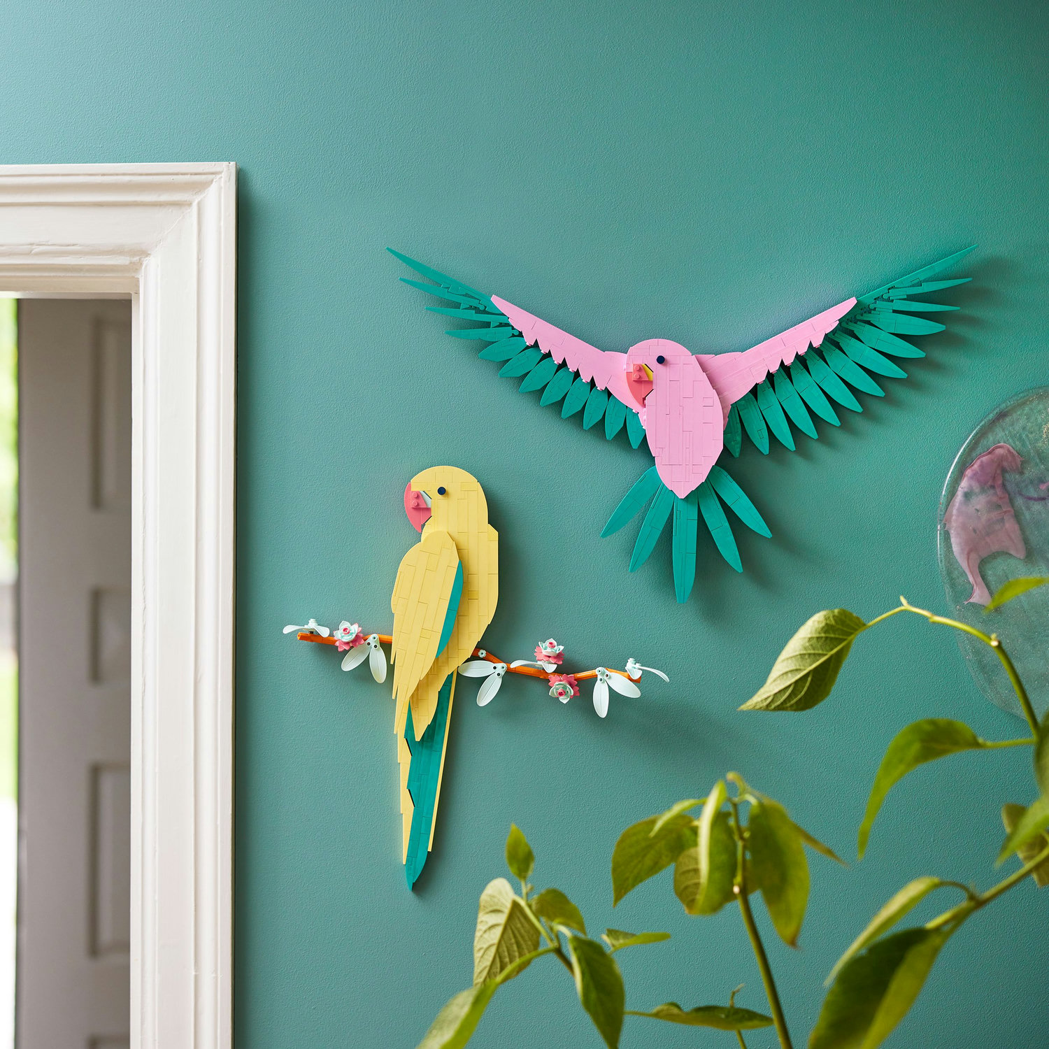 Voir la diapositive 4 : LEGO Art 31211 La Collection Faune – Les Perroquets Ara, Décoration Murale avec Motif d'Oiseau, Activité Manuelle