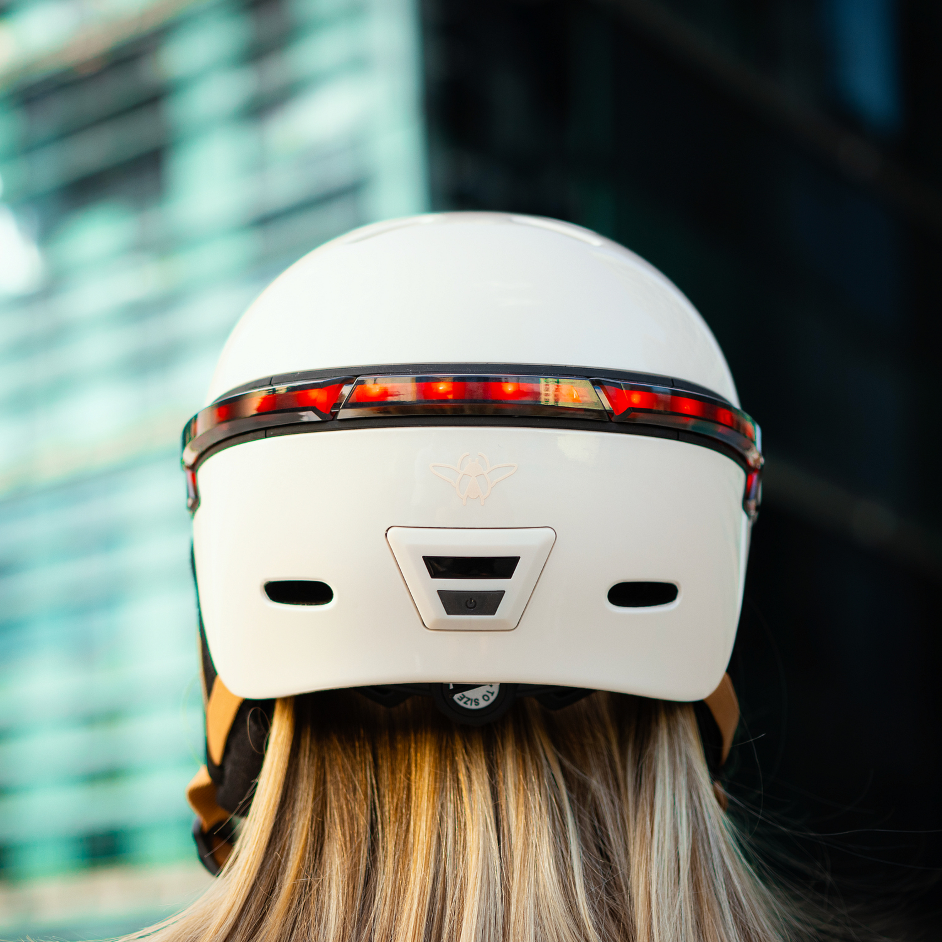 Voir la diapositive 8 : CASR Casque LED Glow taille L - Crème