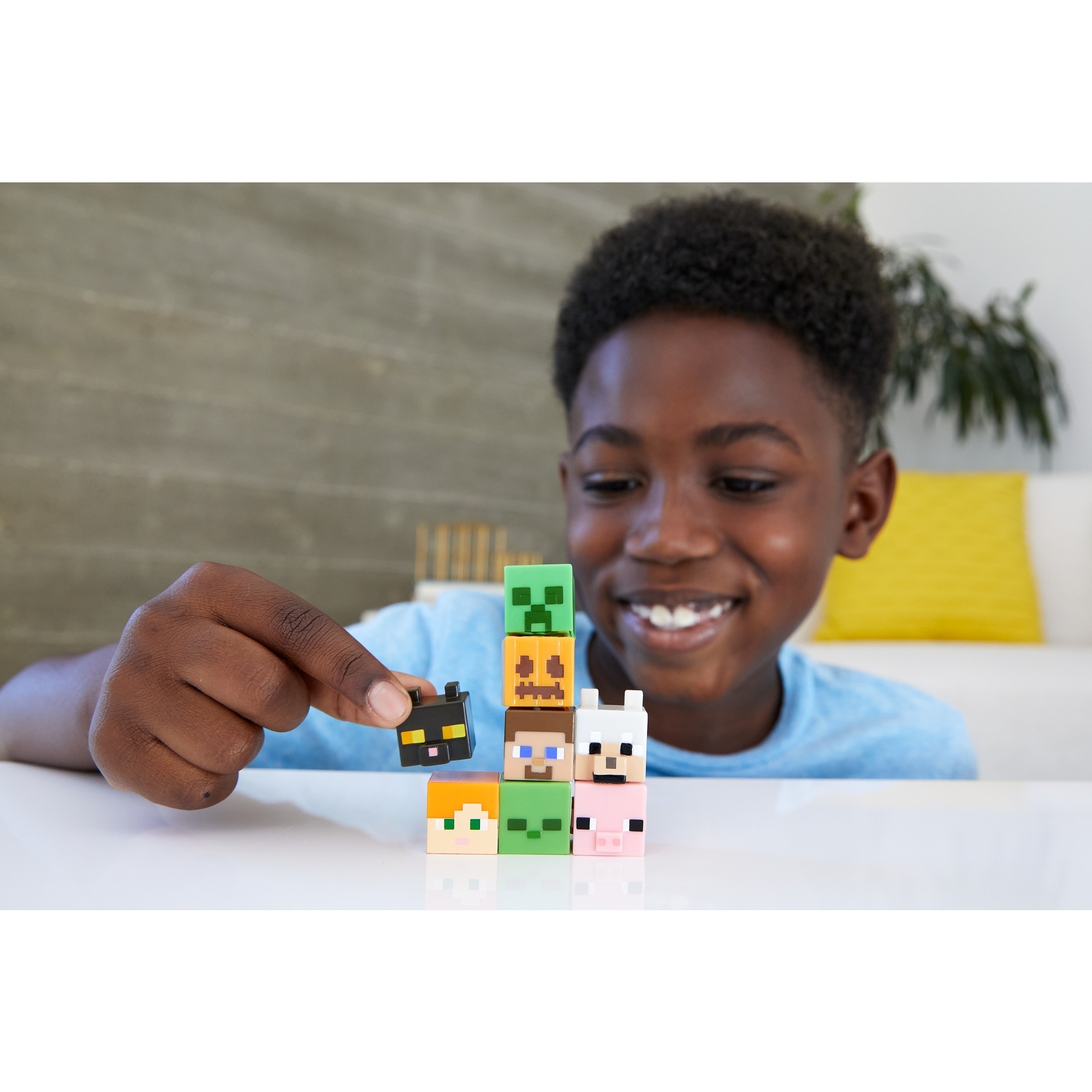 Voir la diapositive 18 : MATTEL Mini Tête modulable Minecraft
