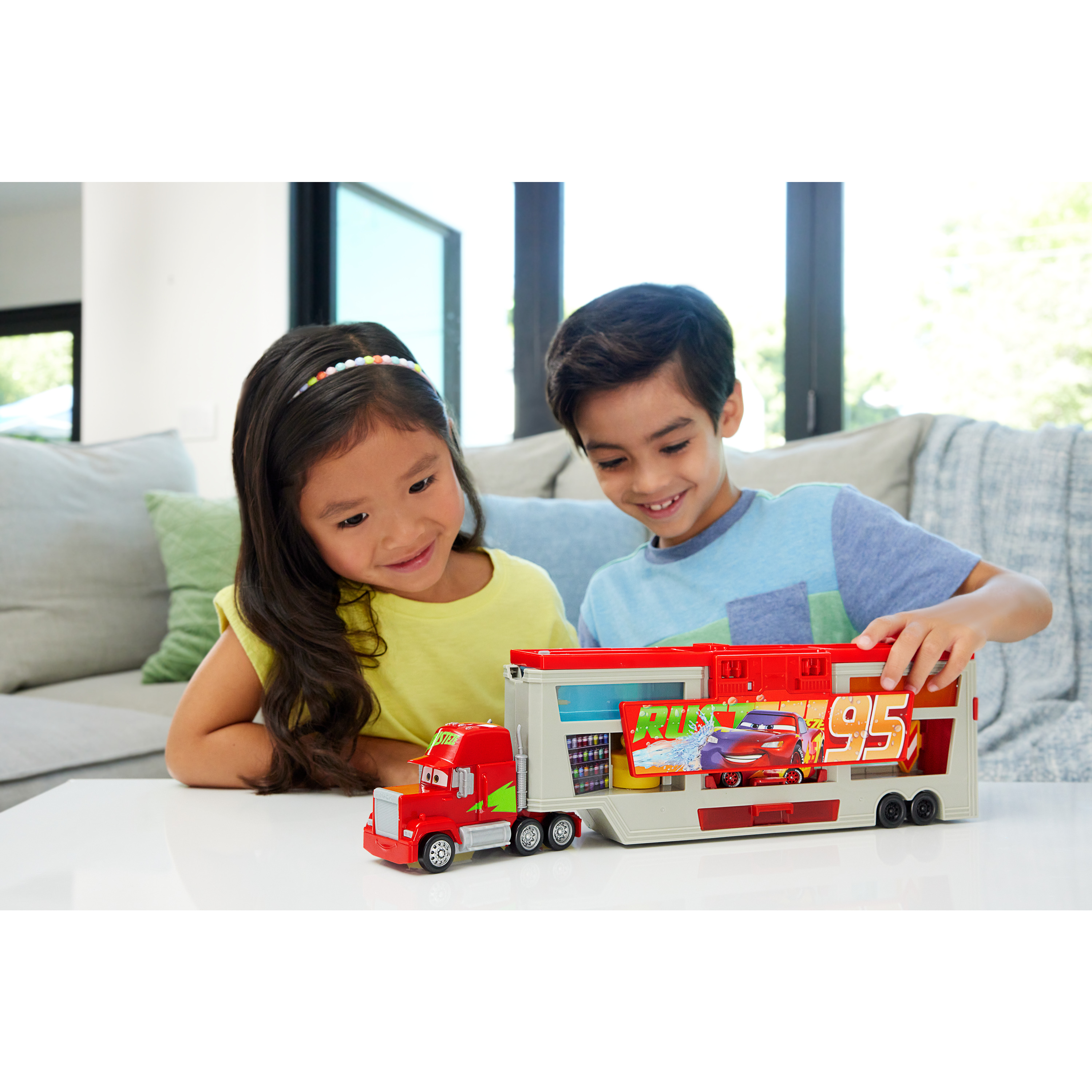 Voir la diapositive 6 : MATTEL Camion de Mack Atelier de Peinture Color Changers - Cars