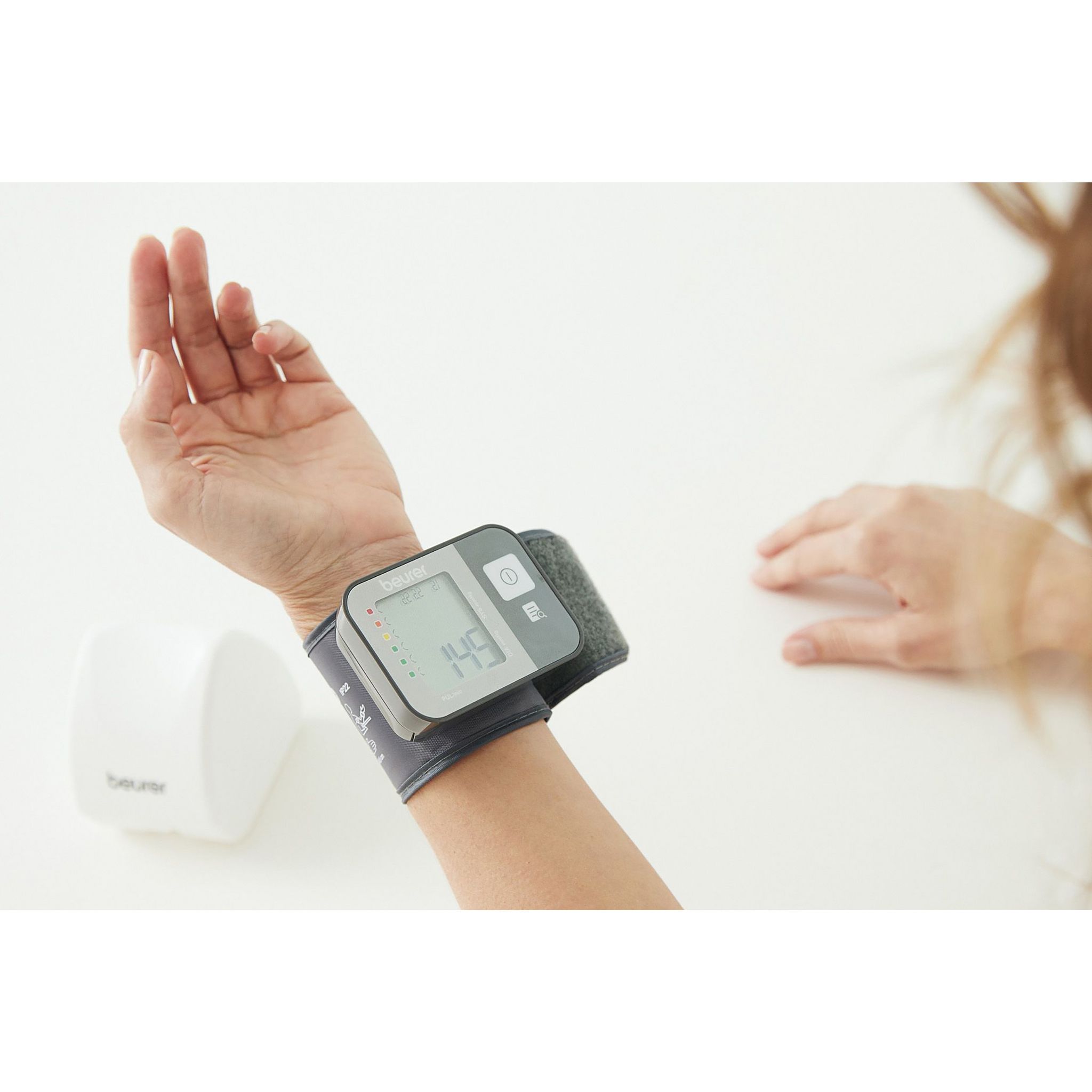 Voir la diapositive 7 : BEURER Tensiomètre au poignet BC 27 - Gris