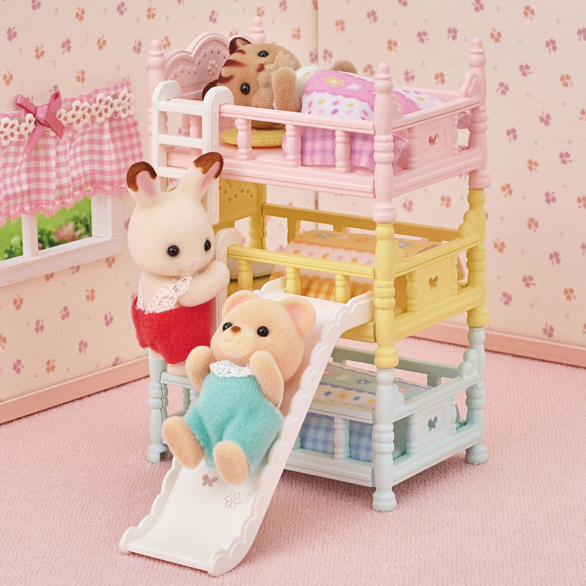Voir la diapositive 9 : EPOCH D'ENFANCE Sylvanian Families - Les lits superposés