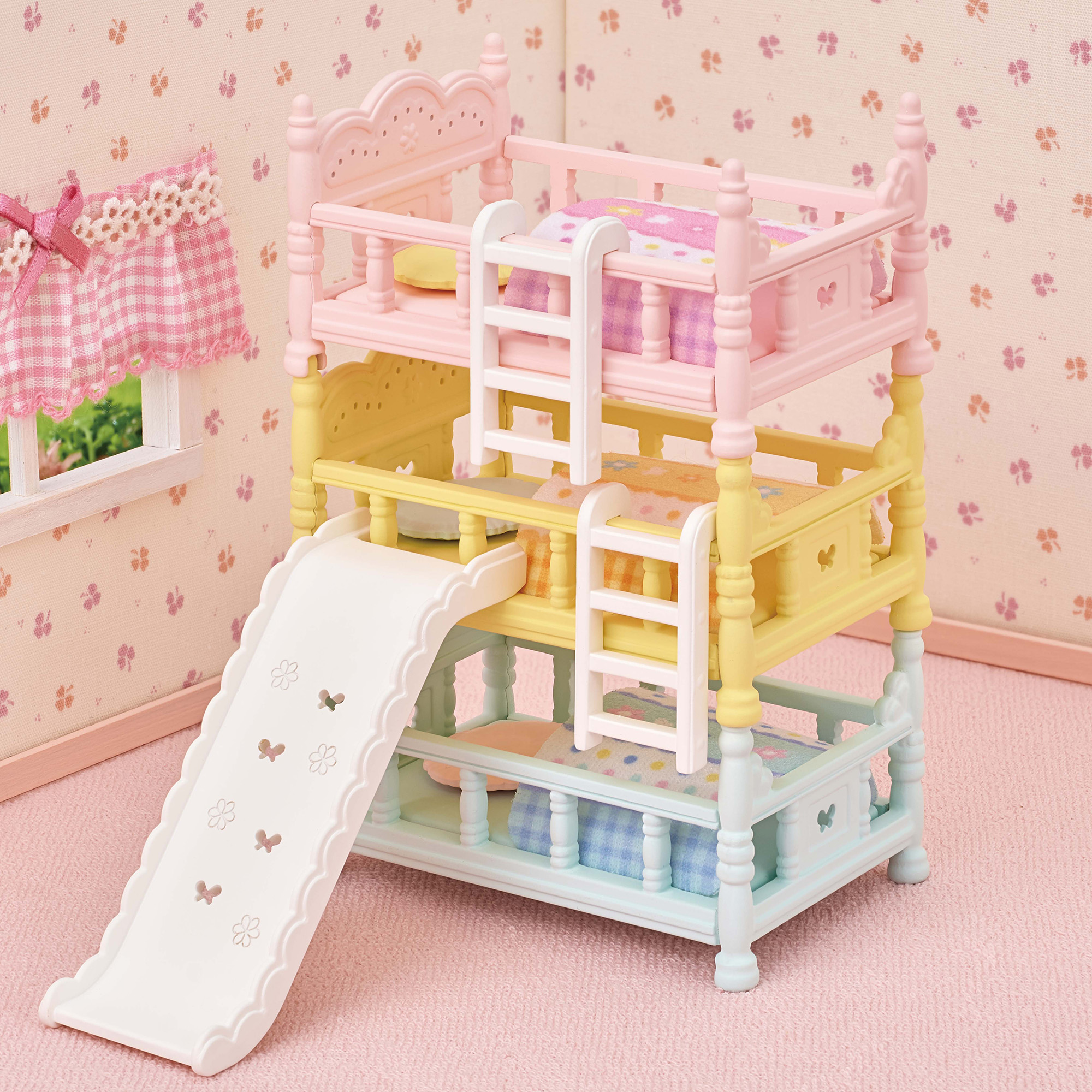 Voir la diapositive 10 : EPOCH D'ENFANCE Sylvanian Families - Les lits superposés