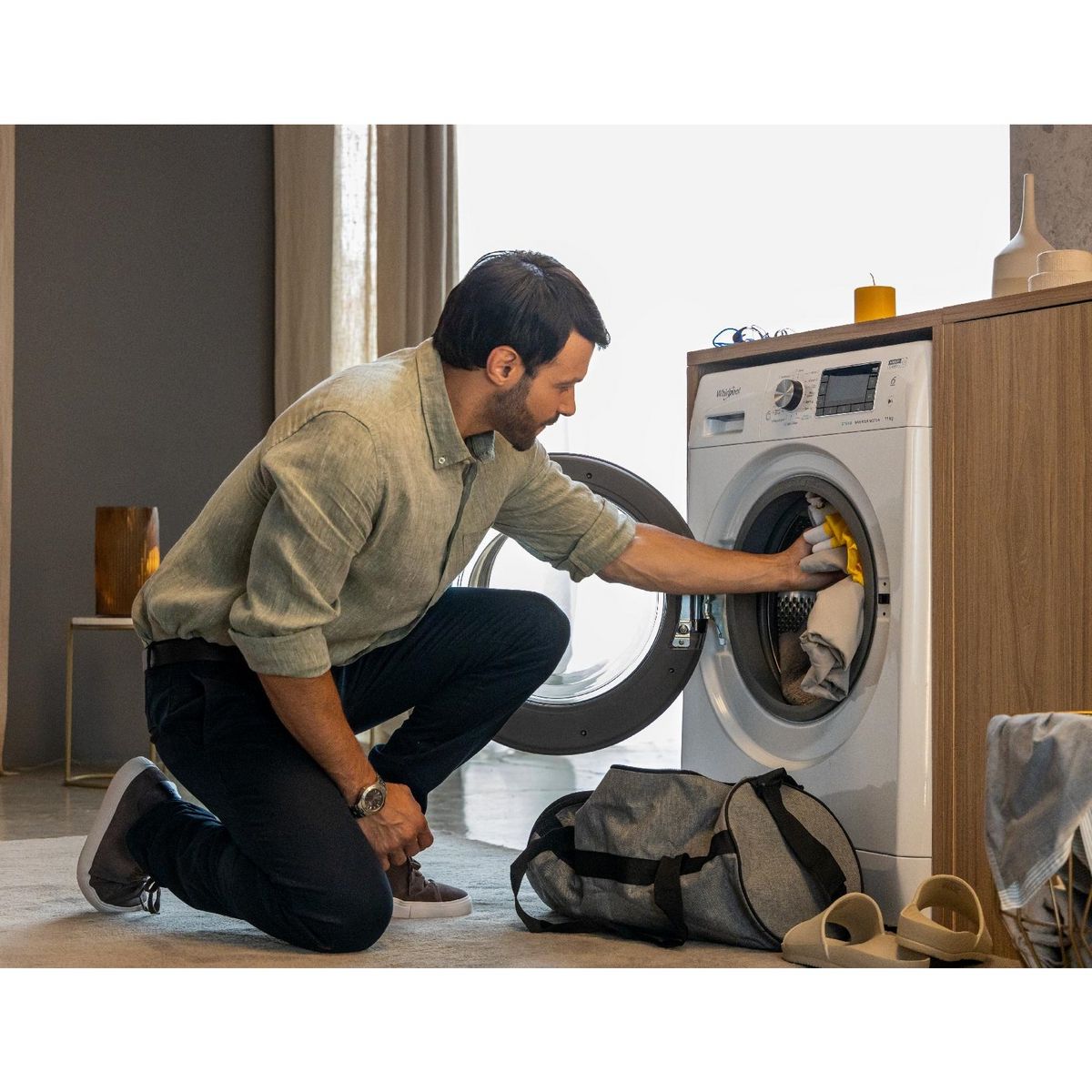 WHIRLPOOL Lave linge hublot FFB8258BVFR, 8 kg, 1200 T/min, B