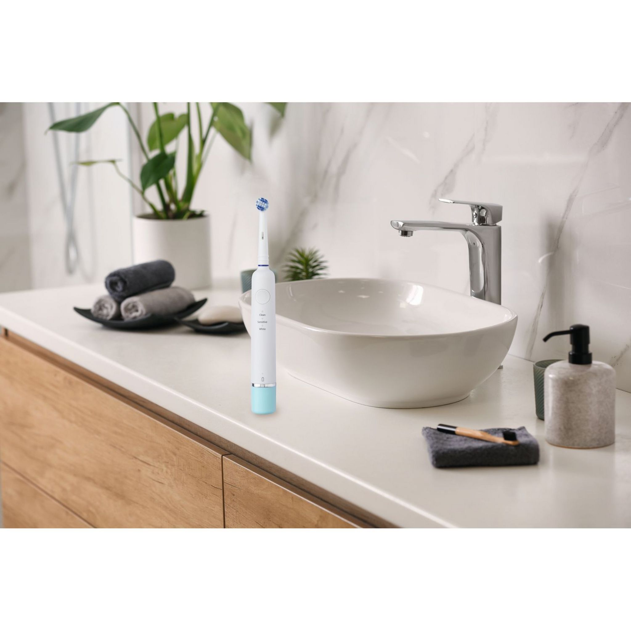 Voir la diapositive 3 : QILIVE Brosse à dents électrique Q.7202 - Blanc