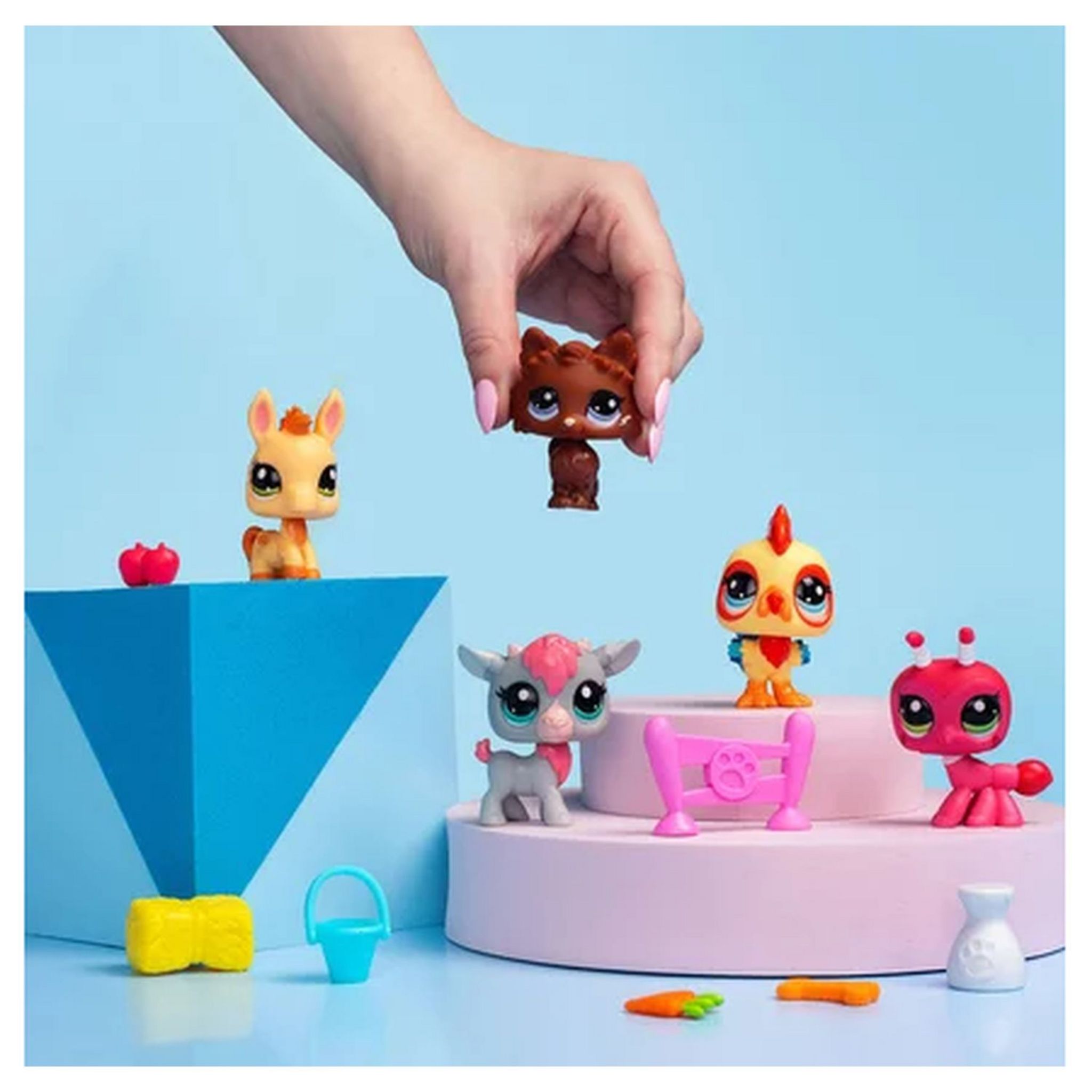 Voir la diapositive 3 : BANDAI Pack 5 Littlest Pet Shop Ferme