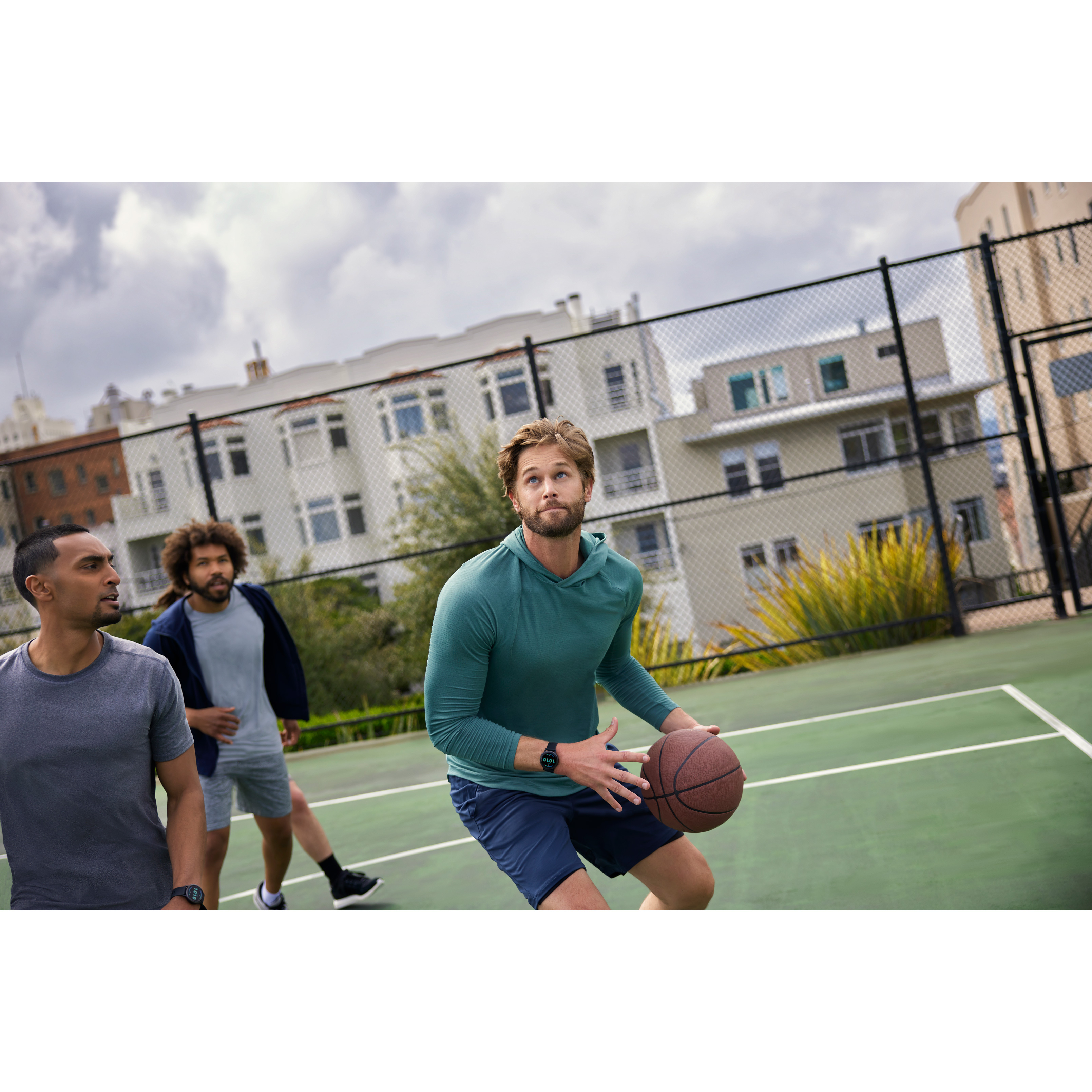 Voir la diapositive 3 : GARMIN Montre connectée GPS Sport et Santé VIVOACTIVE 5 - Gris/Noir