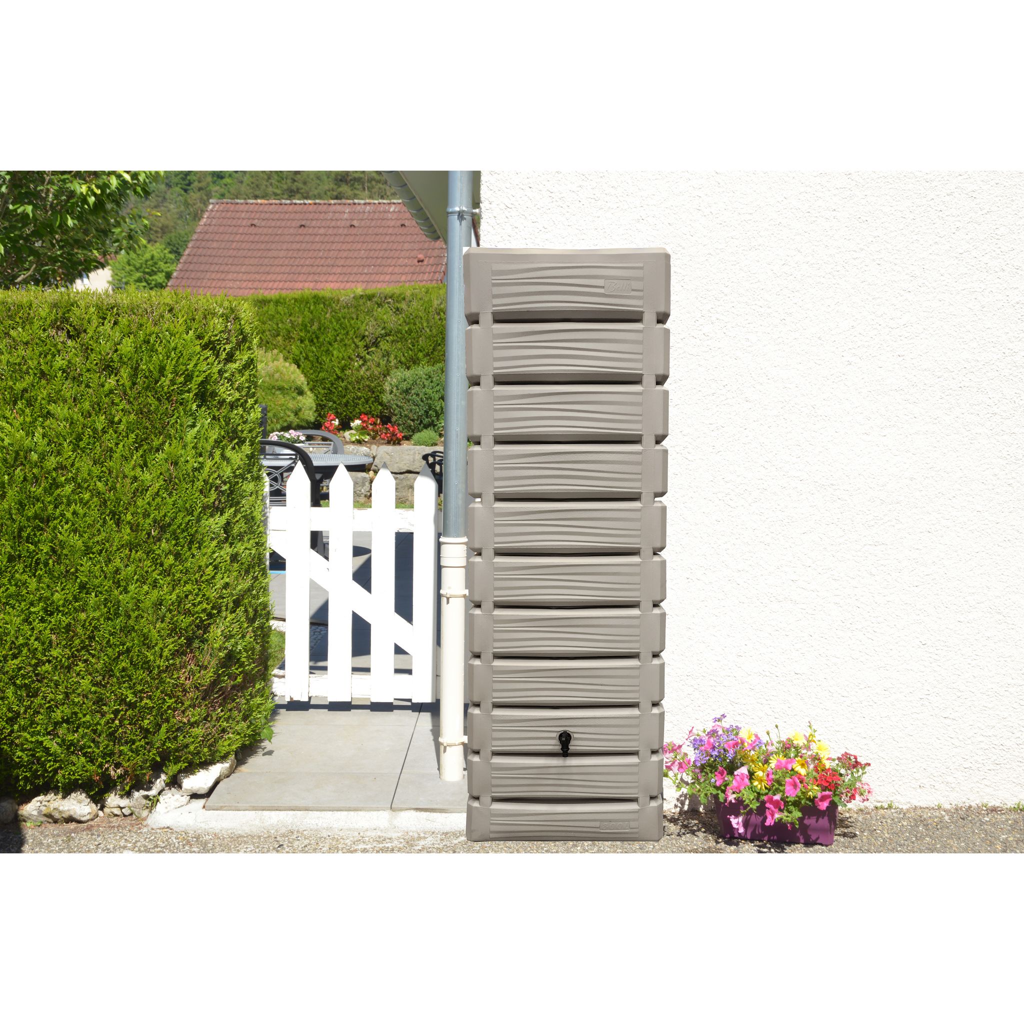 Voir la diapositive 2 : BELLI Récupérateur d'eau mural aspect bois Grège - 300L - WOOD