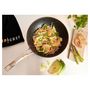 Voir la diapositive 2 : TOP CHEF Wok 28cm