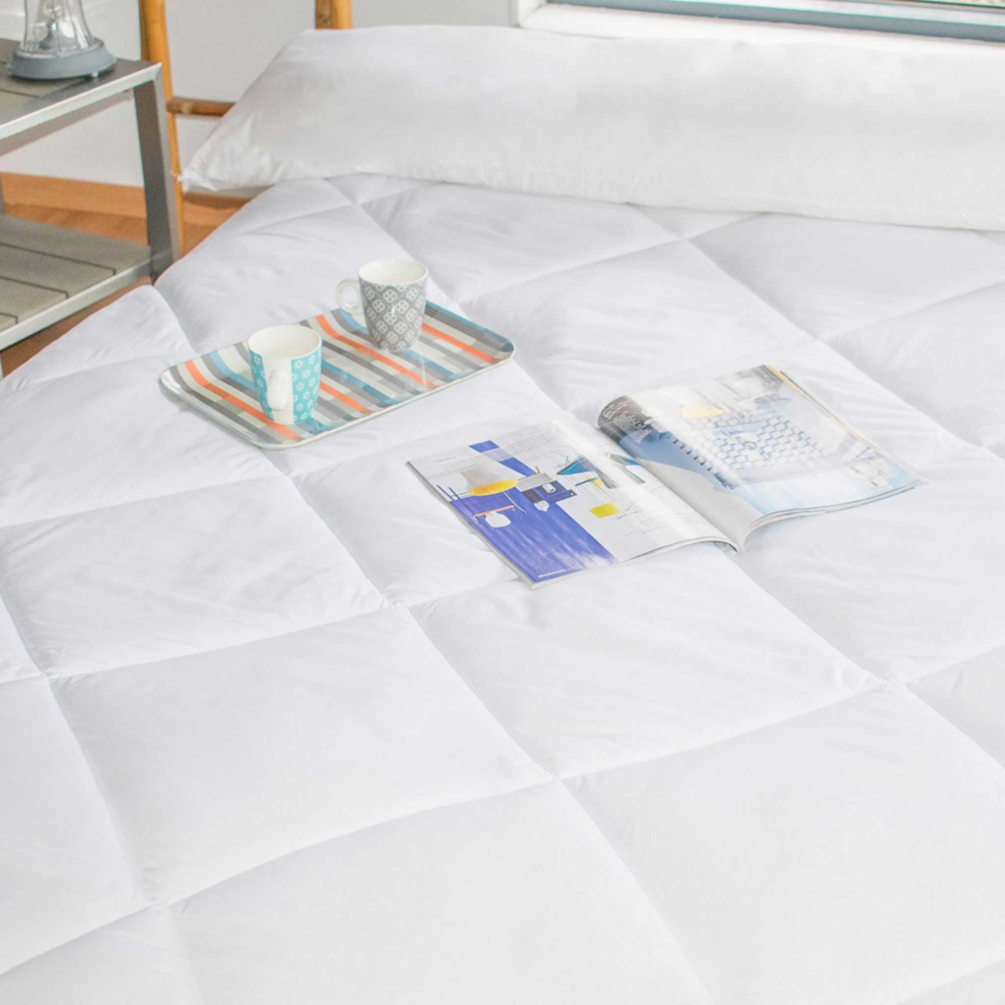 Voir la diapositive 3 : Sur-matelas en microfibre anti punaise de lit antibactérien forme plateau avec élastiques
