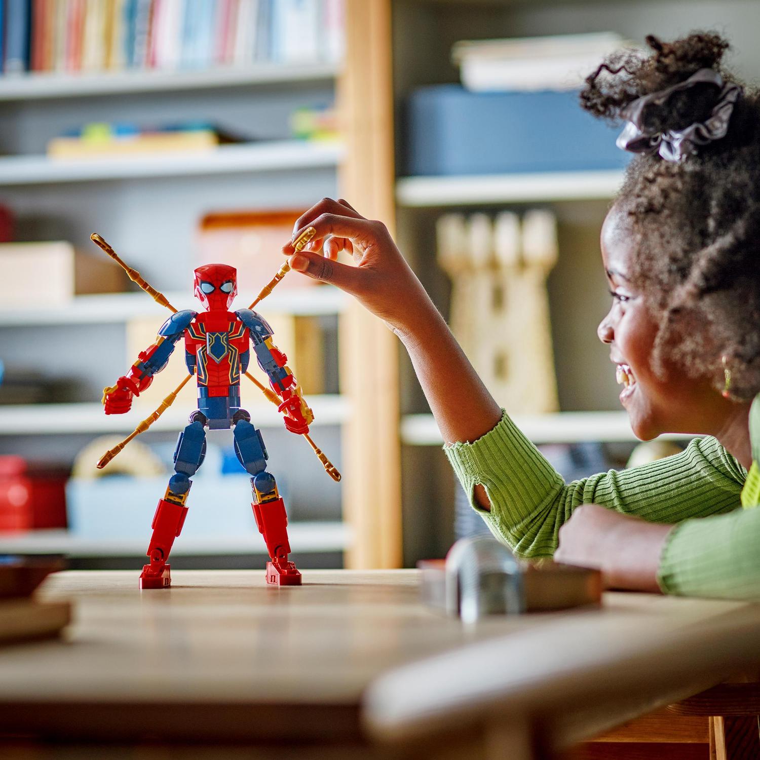 Voir la diapositive 7 : LEGO Marvel 76298 - Figurine Iron Spider