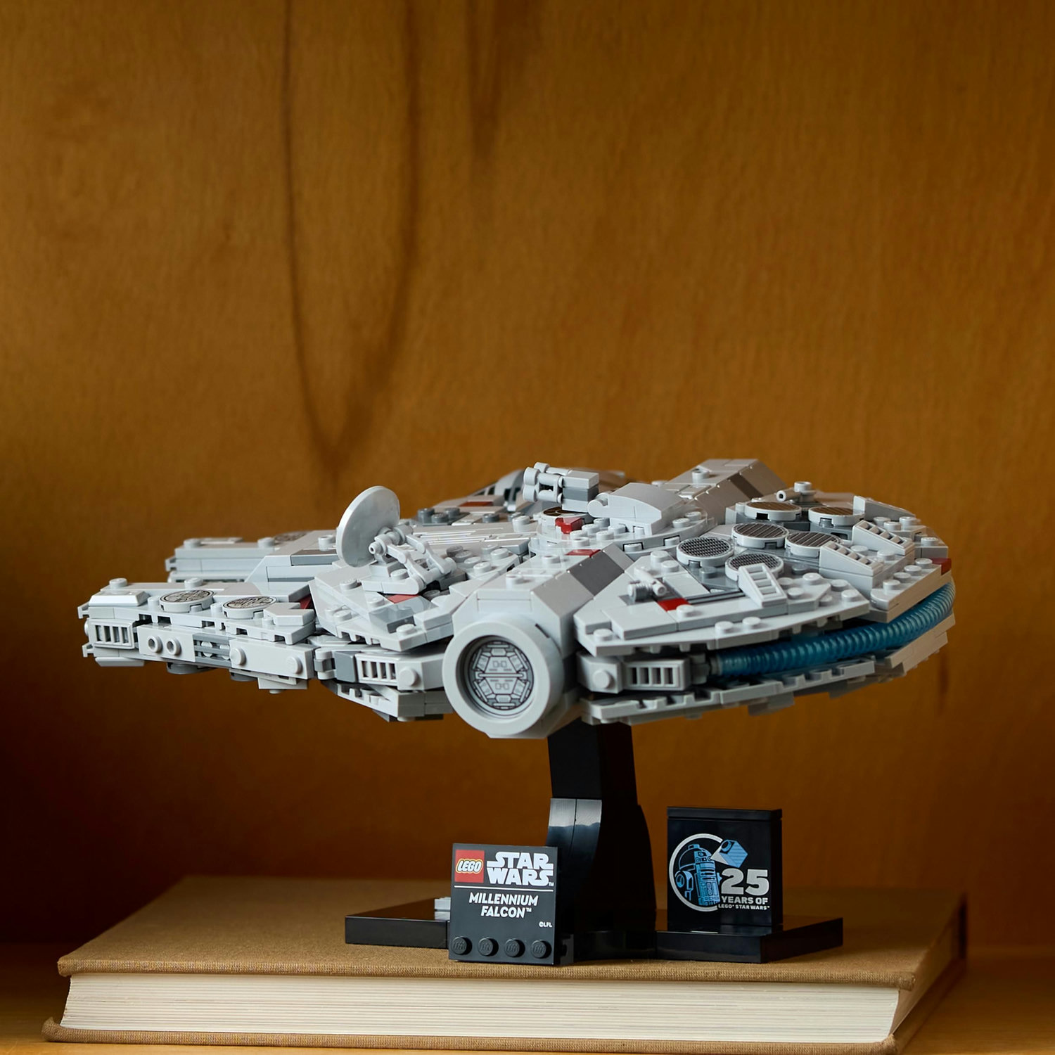 Voir la diapositive 4 : LEGO LEGO Star Wars 75375 Millennium Falcon - Set de Construction - Vaisseau Spatial - Adulte