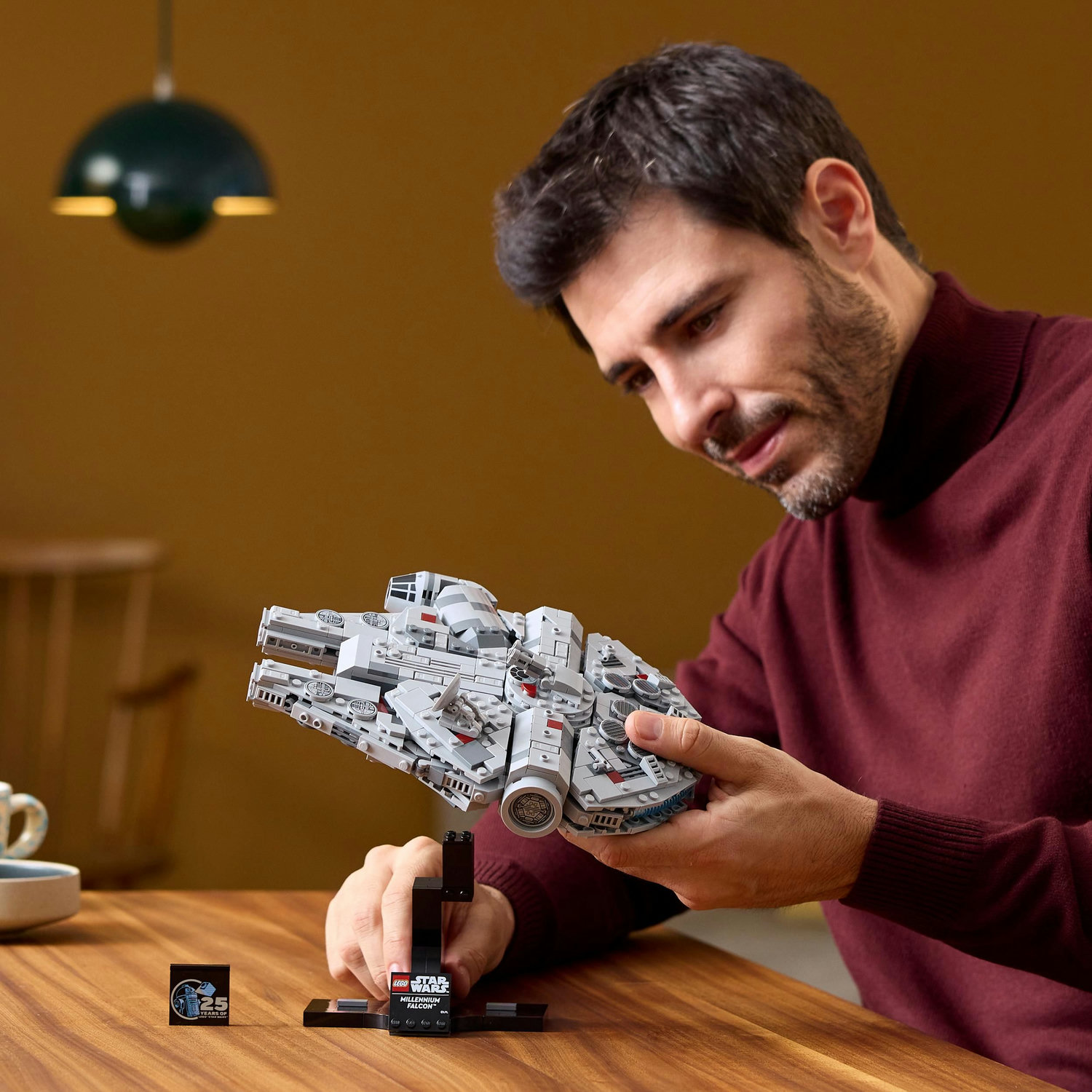 Voir la diapositive 7 : LEGO LEGO Star Wars 75375 Millennium Falcon - Set de Construction - Vaisseau Spatial - Adulte