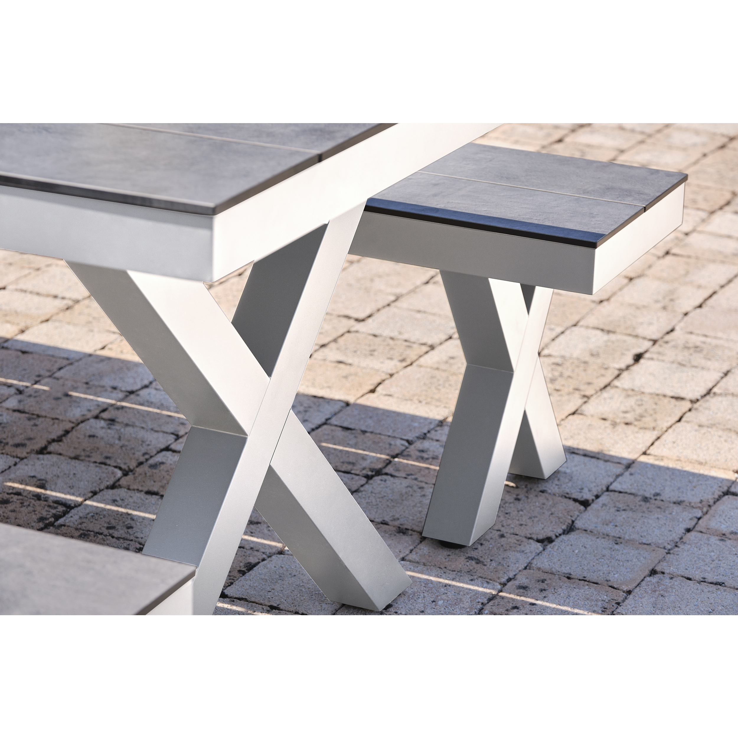 Voir la diapositive 5 : DCB GARDEN Table de jardin rectangulaire - 4/6 places - Aluminium et plateau effet pierre - Blanc - ANNECY