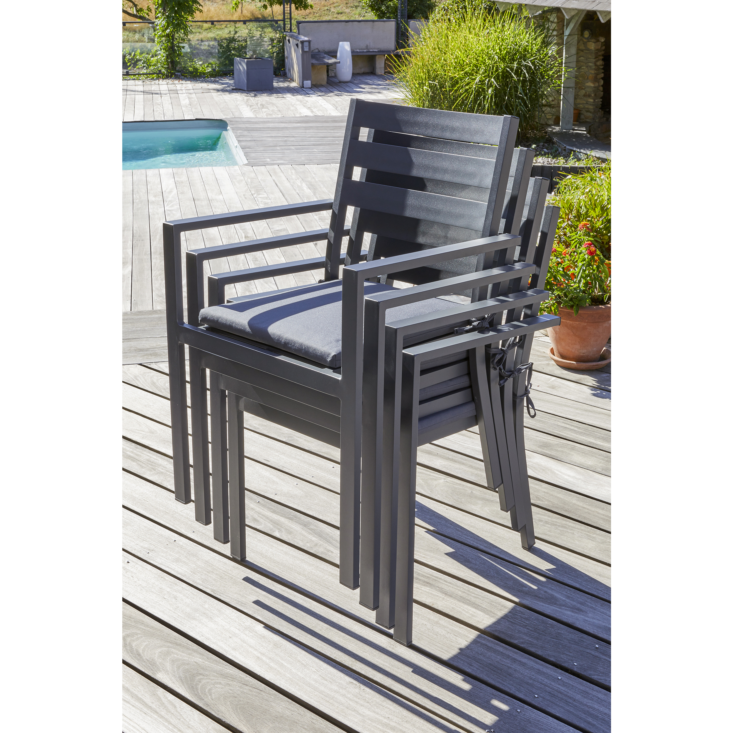 Voir la diapositive 3 : DCB GARDEN Salon de jardin avec rallonge papillon - 6 places - Aluminium - Anthracite - PELOSA