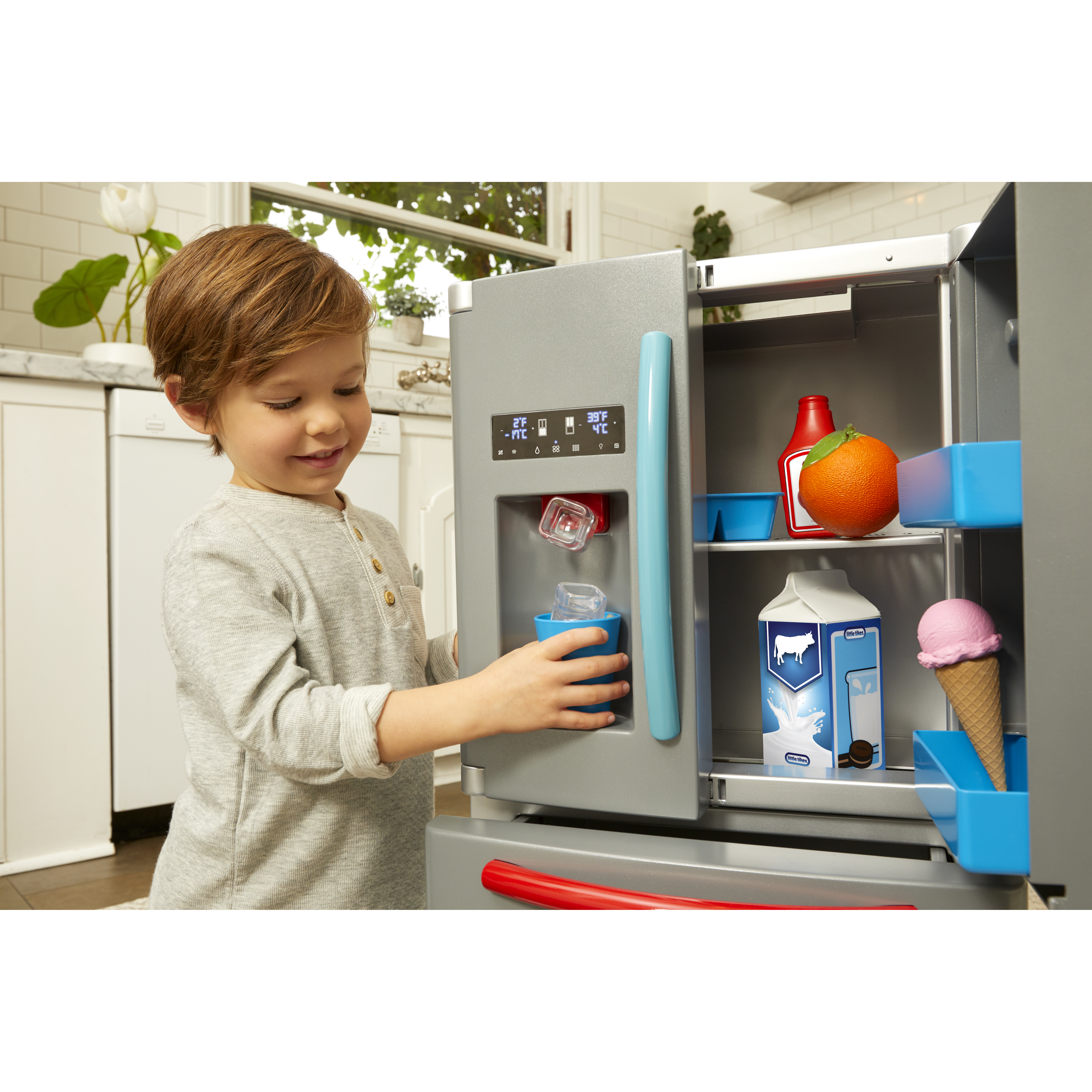 Voir la diapositive 3 : MGA Mon premier réfrigérateur  Little Tikes et accessoires